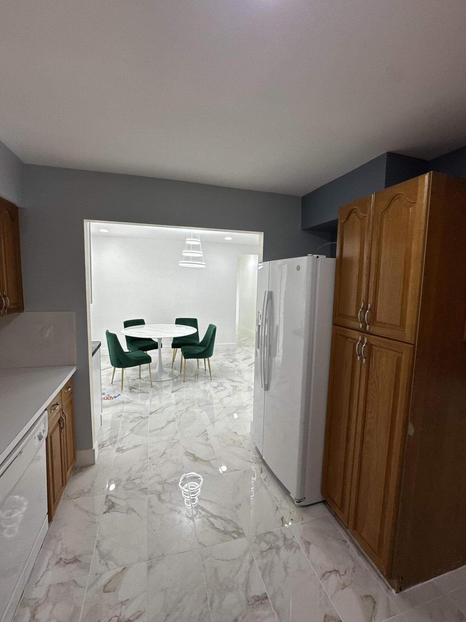 107 W Lake Drive