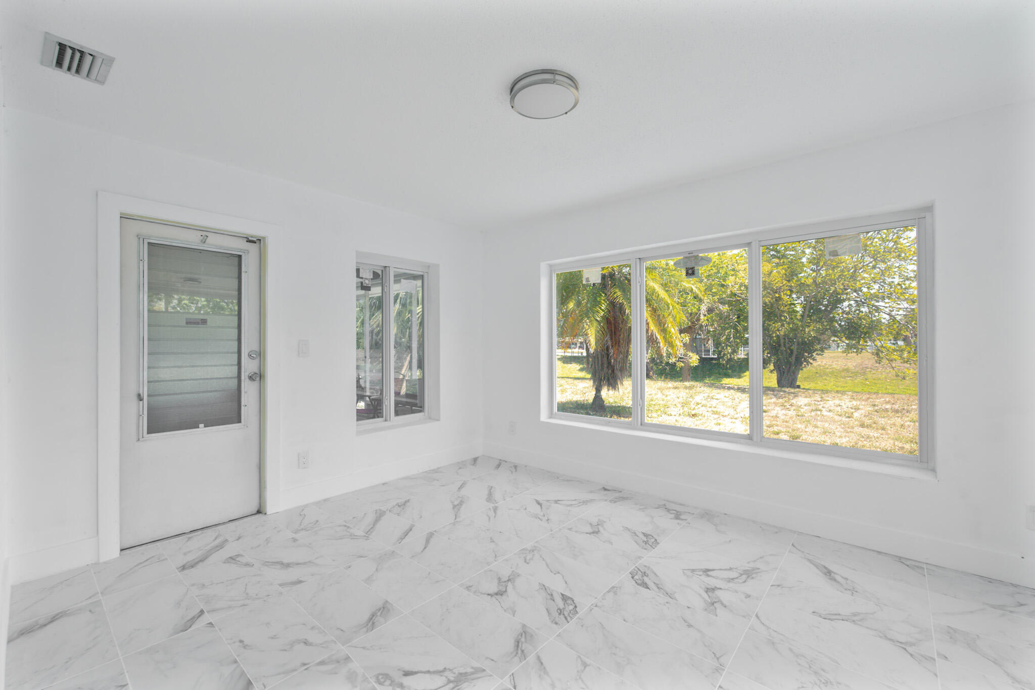 107 W Lake Drive