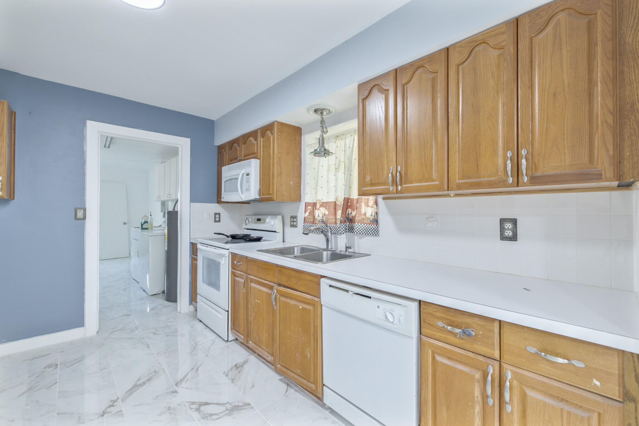 107 W Lake Drive