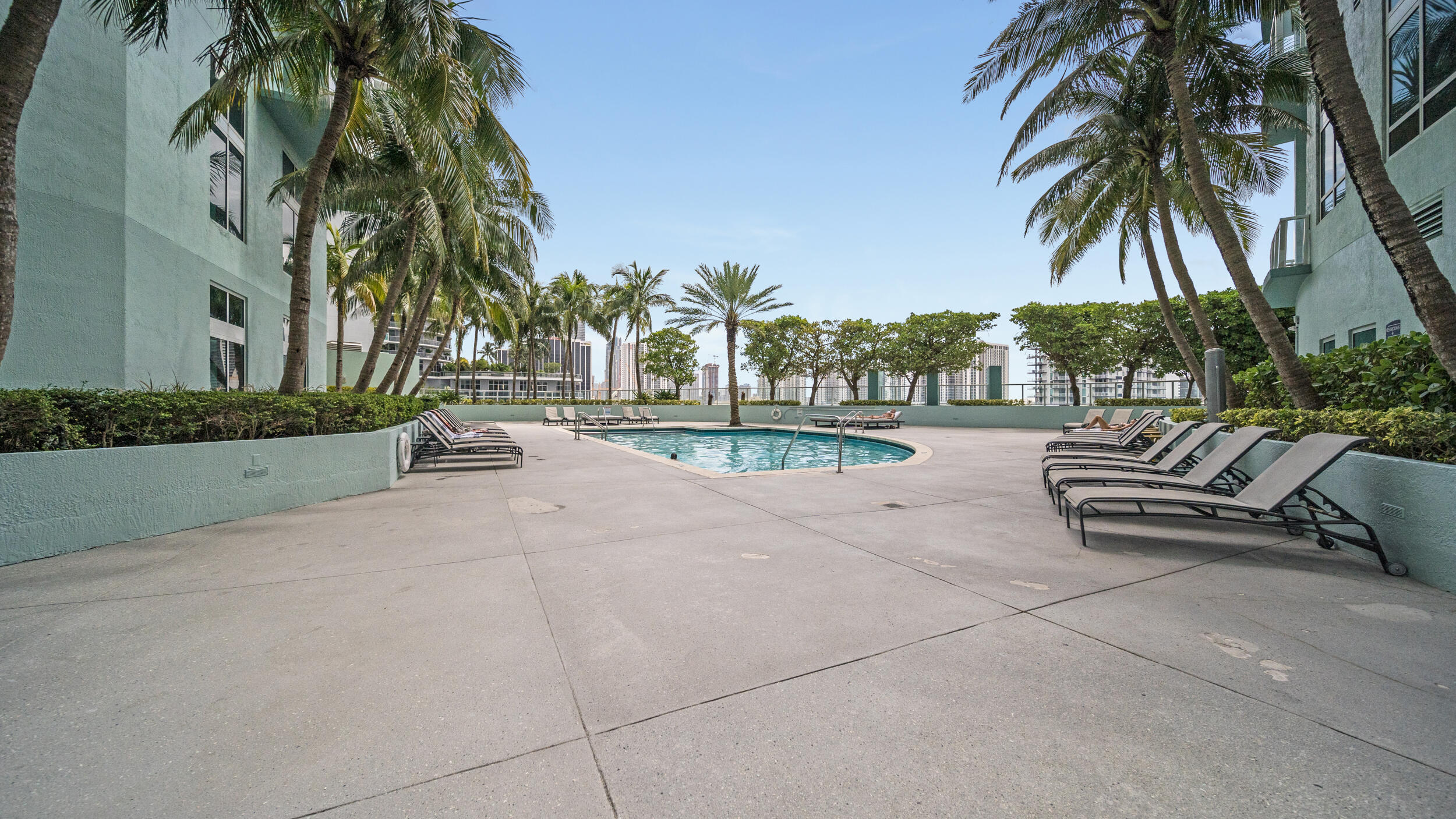 1900 N Bayshore Drive 612