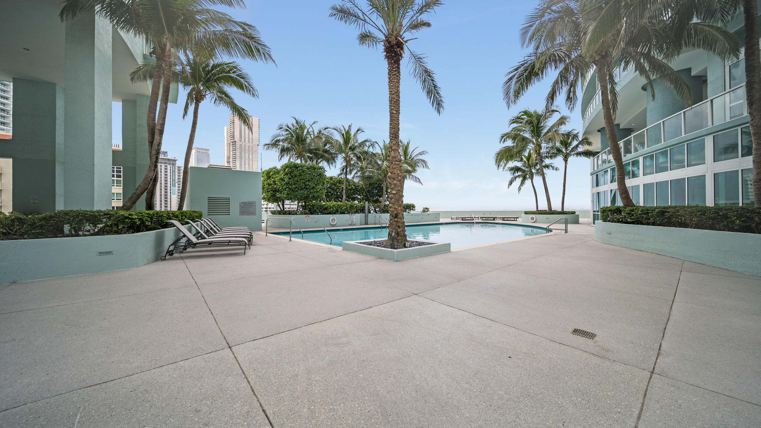 1900 N Bayshore Drive 612