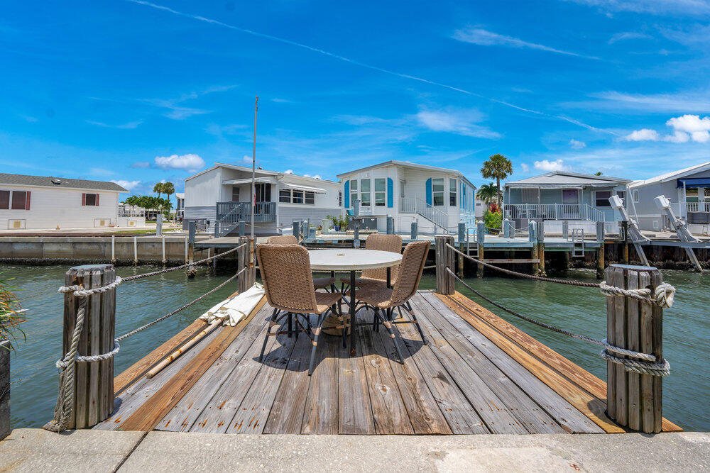 1135 Nettles Boulevard