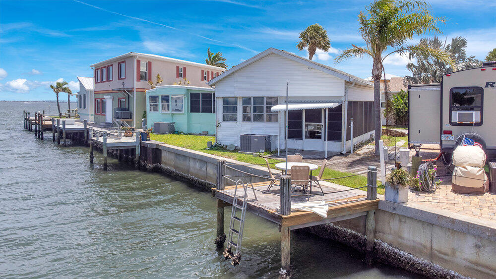 1135 Nettles Boulevard
