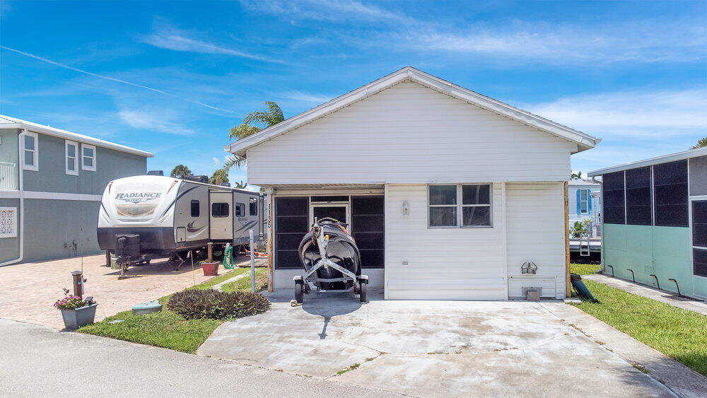 1135 Nettles Boulevard