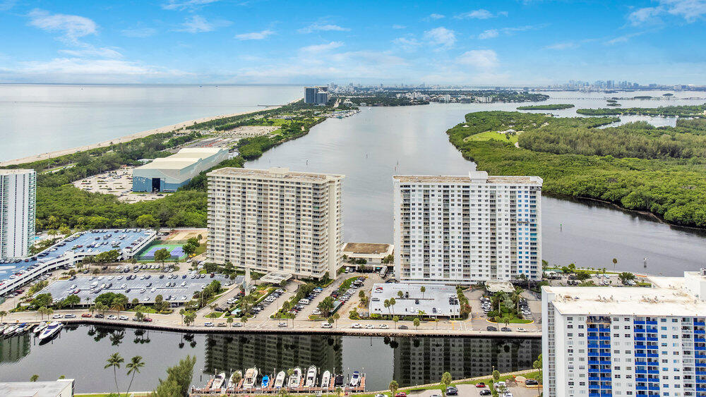 500 Bayview Drive 1521