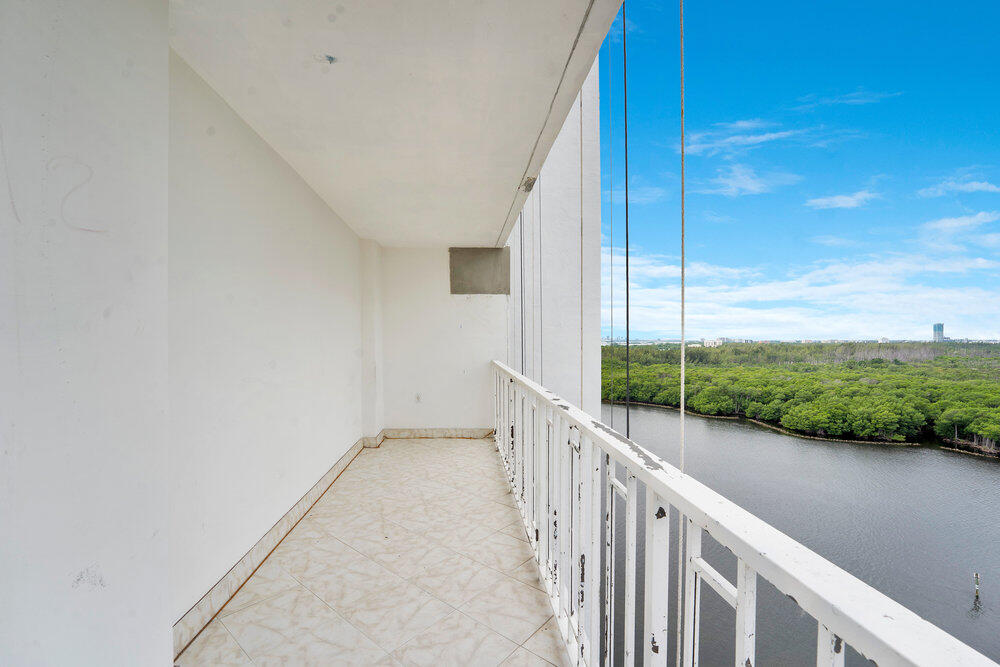 500 Bayview Drive 1521