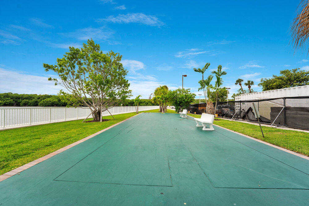 500 Bayview Drive 1521