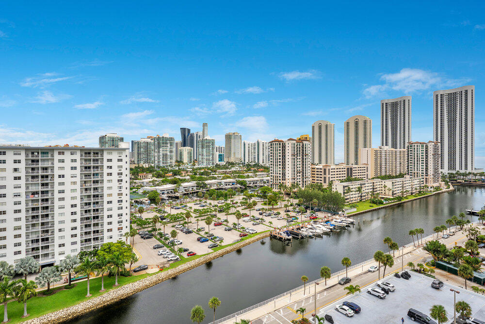 500 Bayview Drive 1521