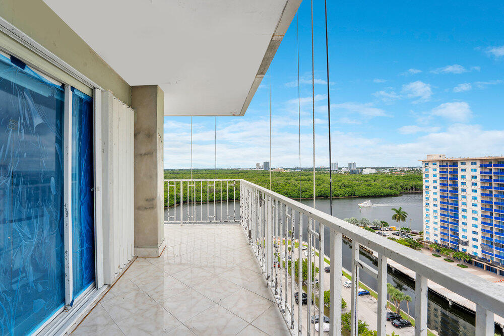 500 Bayview Drive 1521