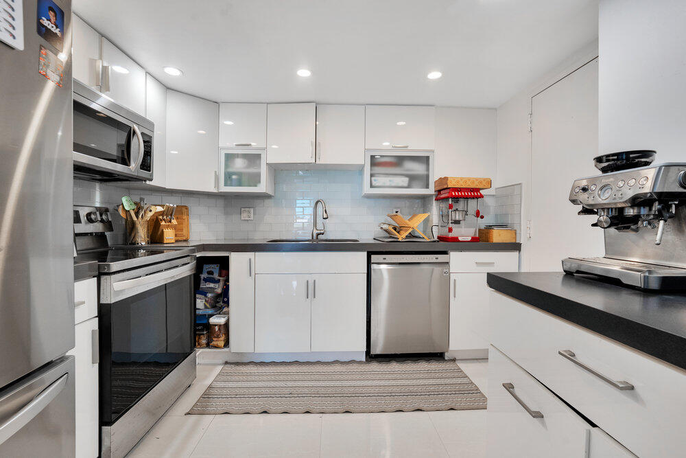 500 Bayview Drive 1521