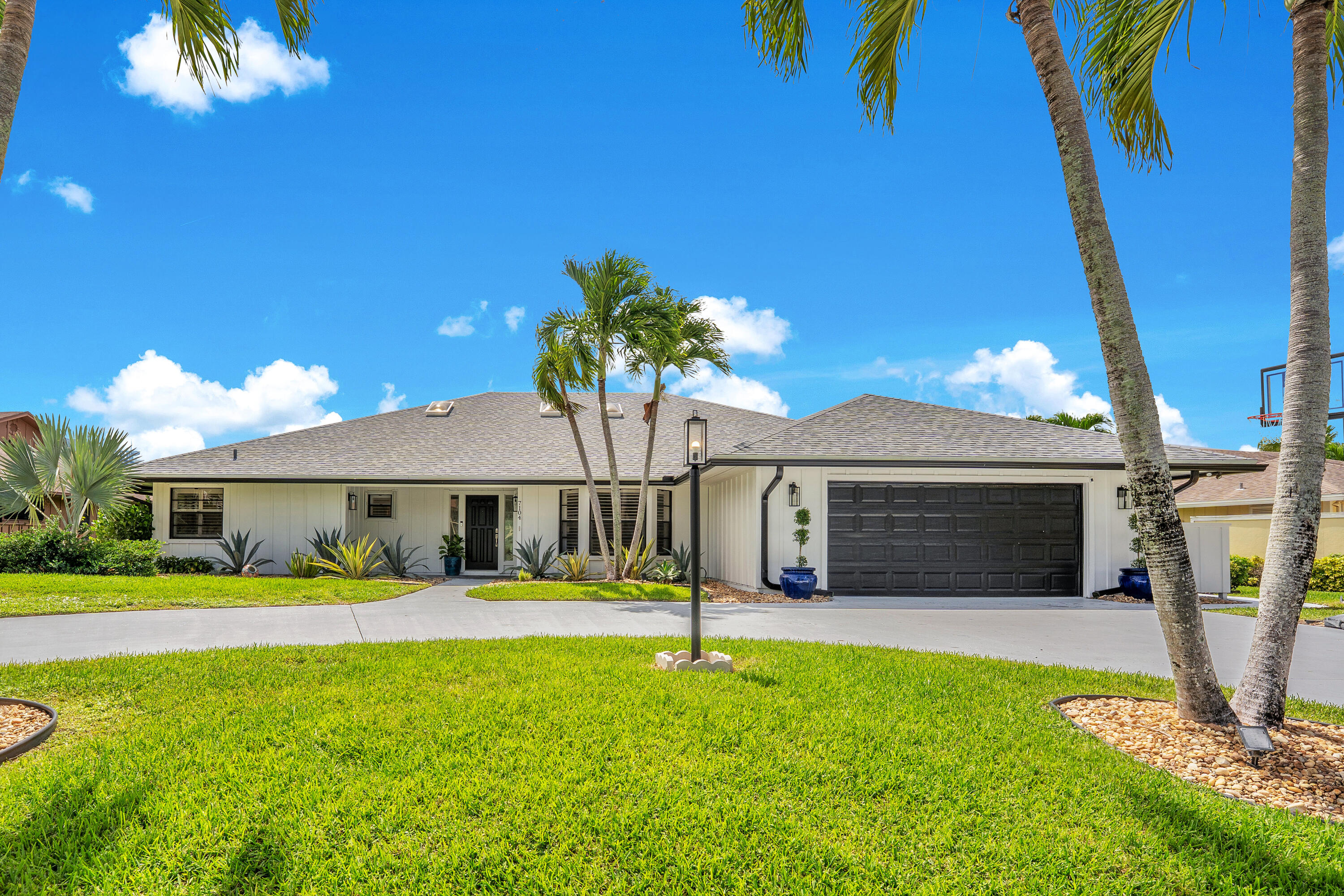 7104 SE Bunker Hill Drive