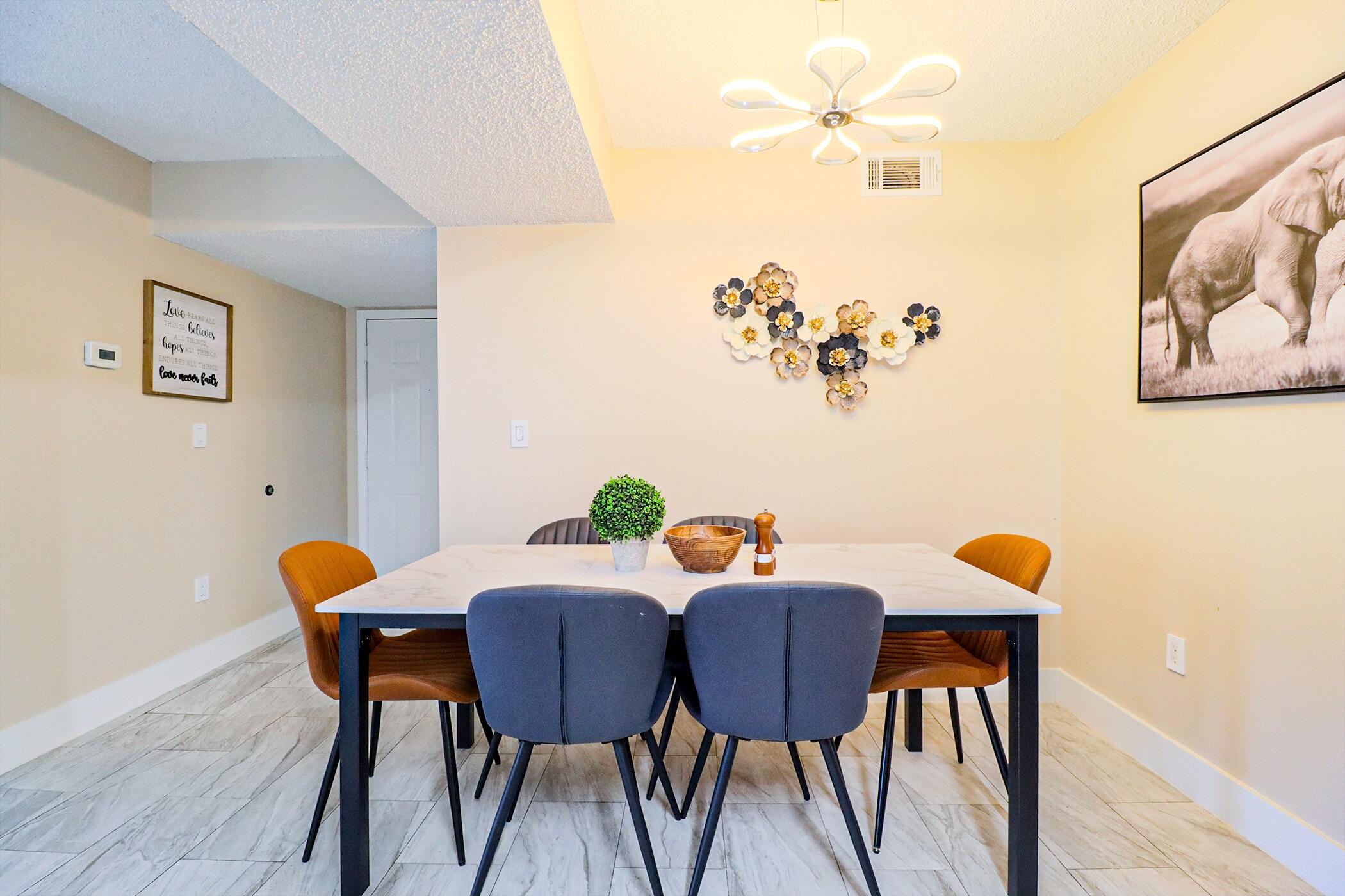 450 Palm Circle 106