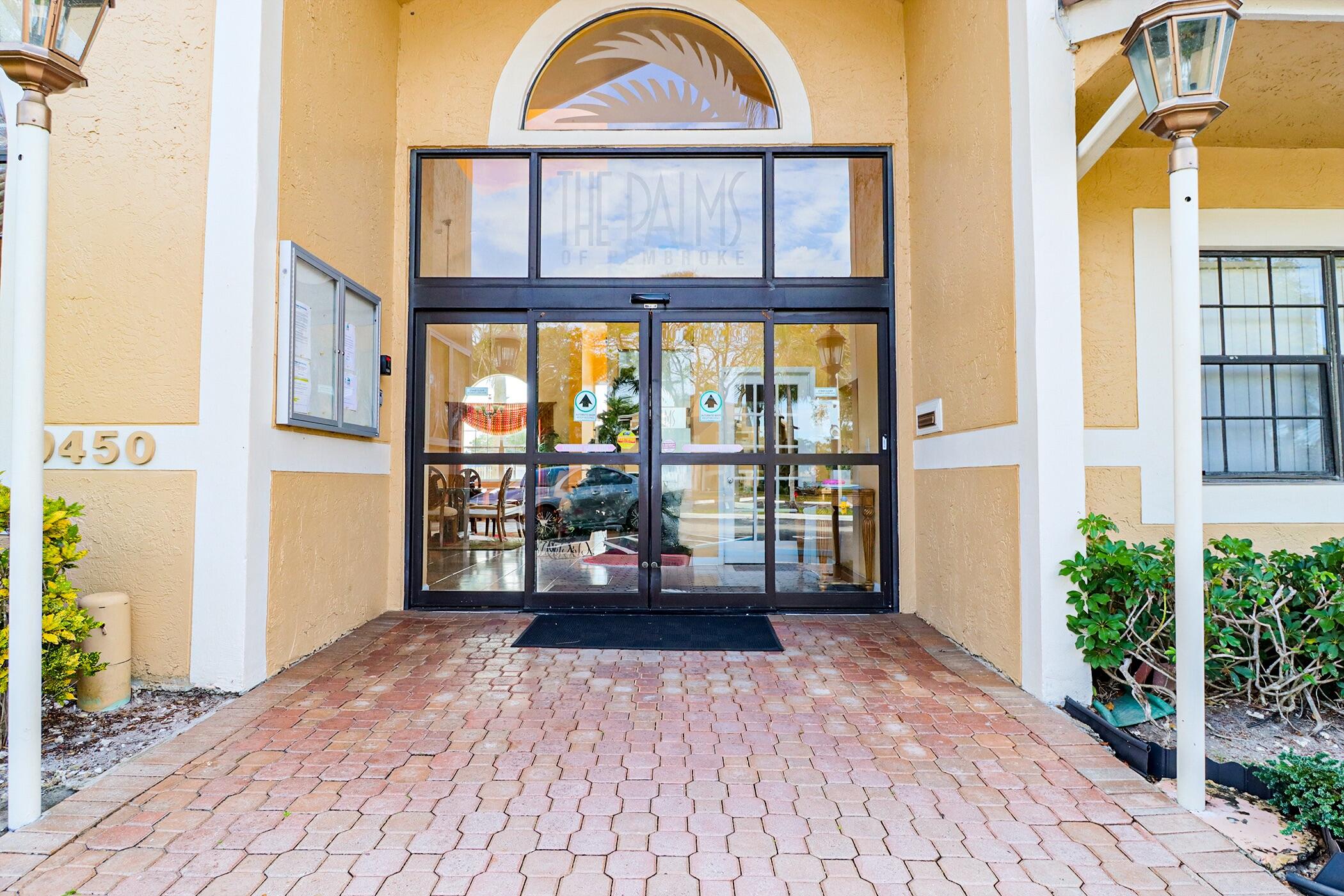 450 Palm Circle 106