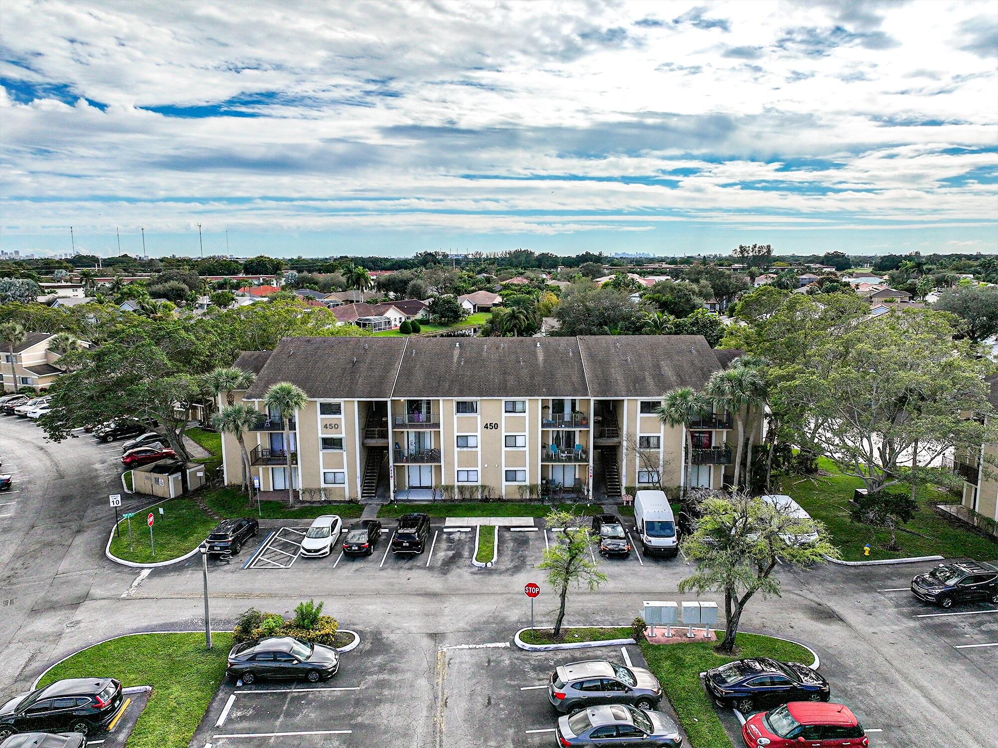 450 Palm Circle 106