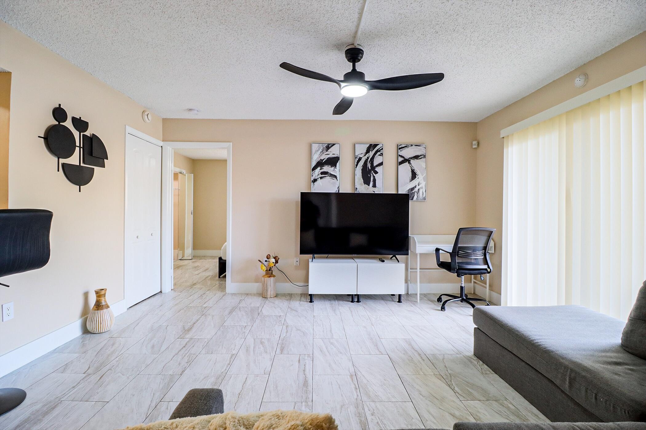 450 Palm Circle 106