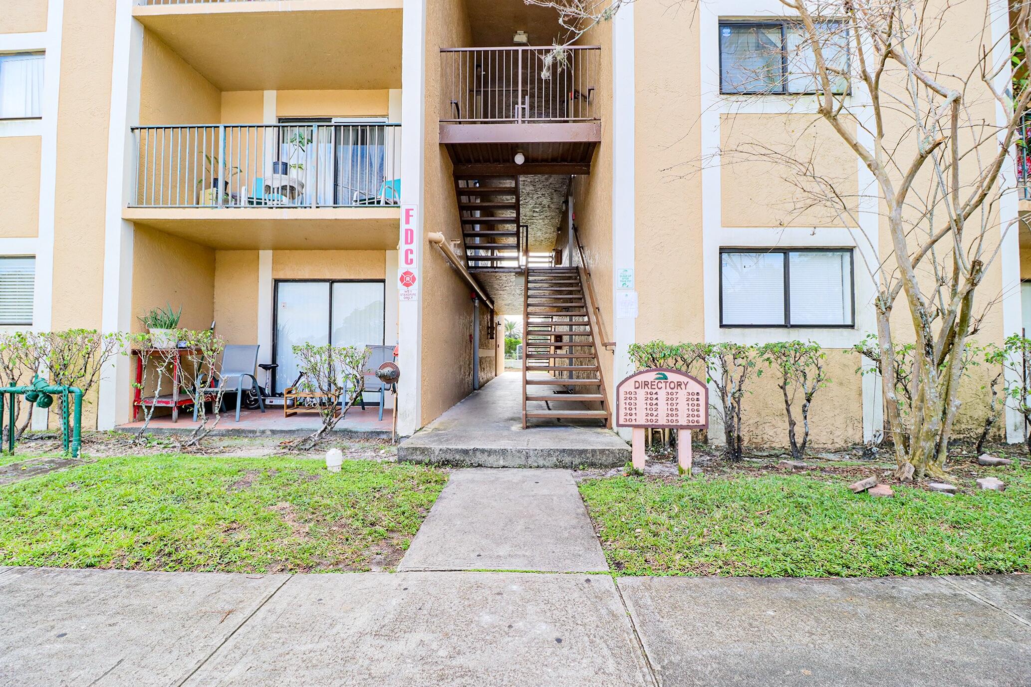 450 Palm Circle 106