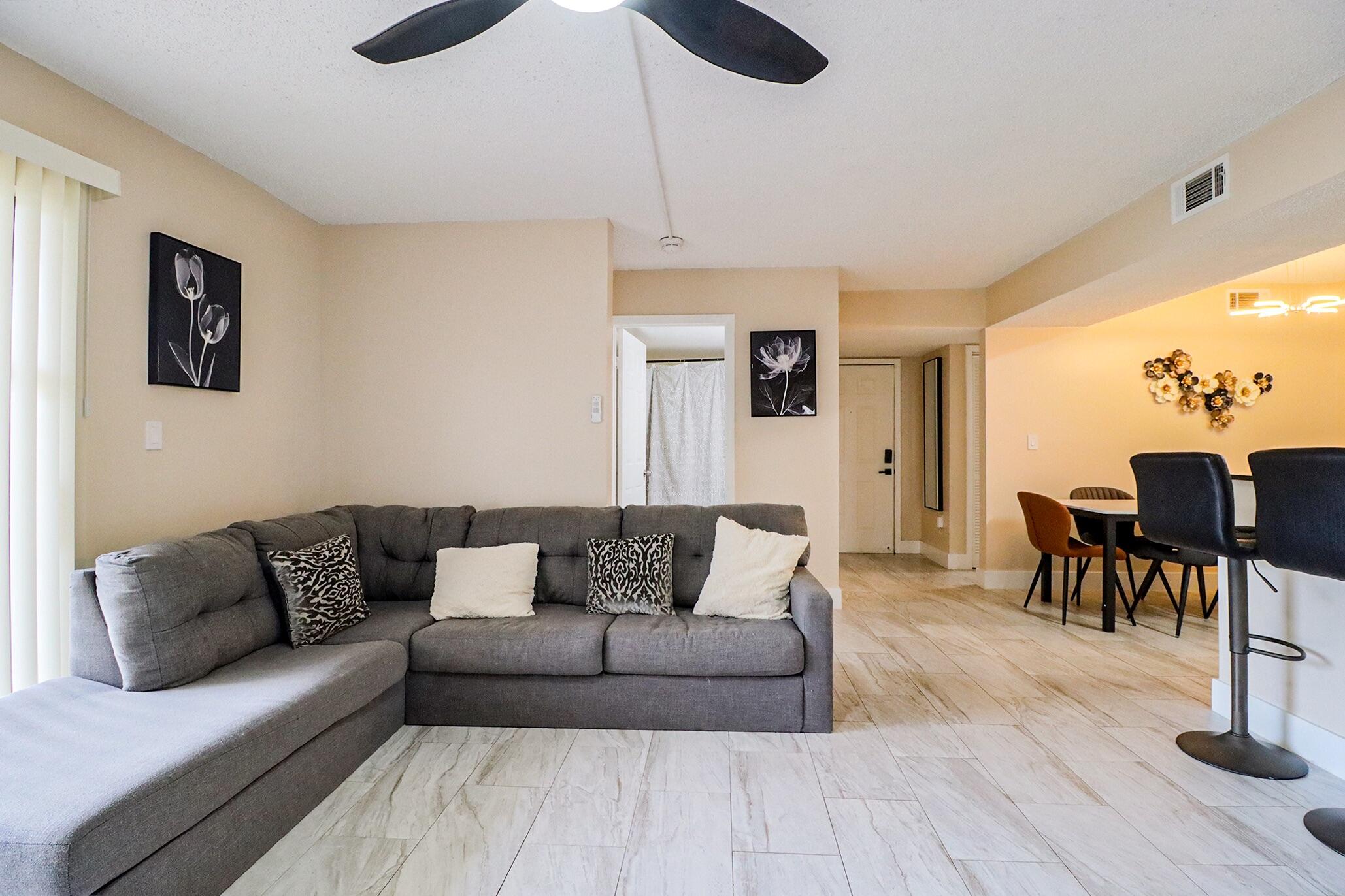 450 Palm Circle 106