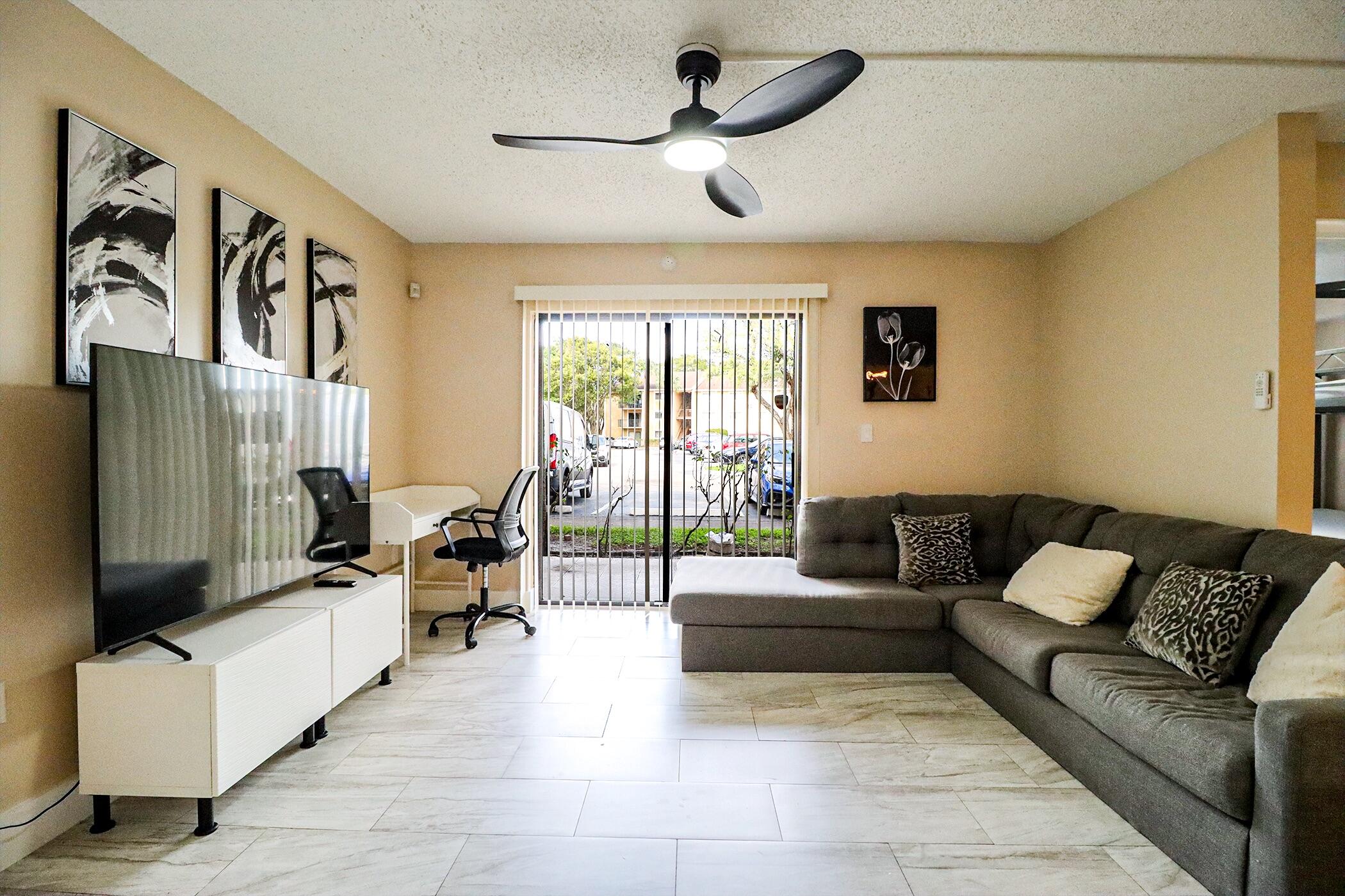 450 Palm Circle 106