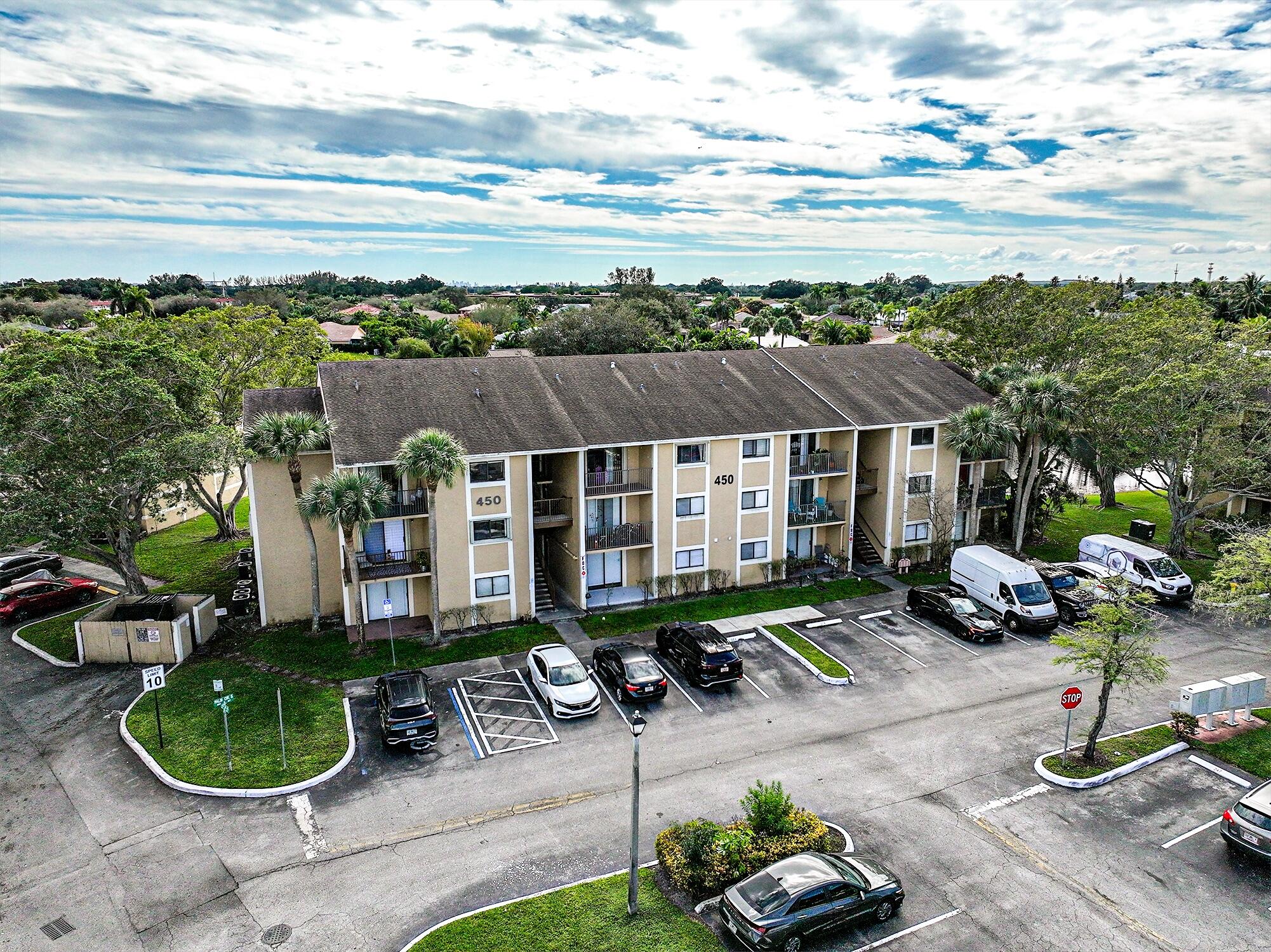 450 Palm Circle 106