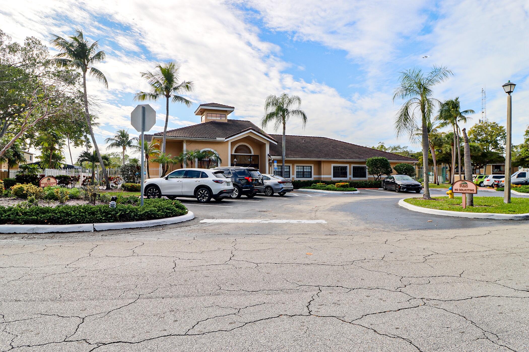 450 Palm Circle 106