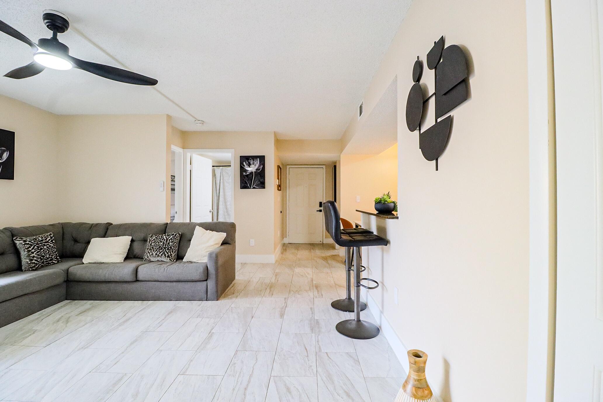 450 Palm Circle 106