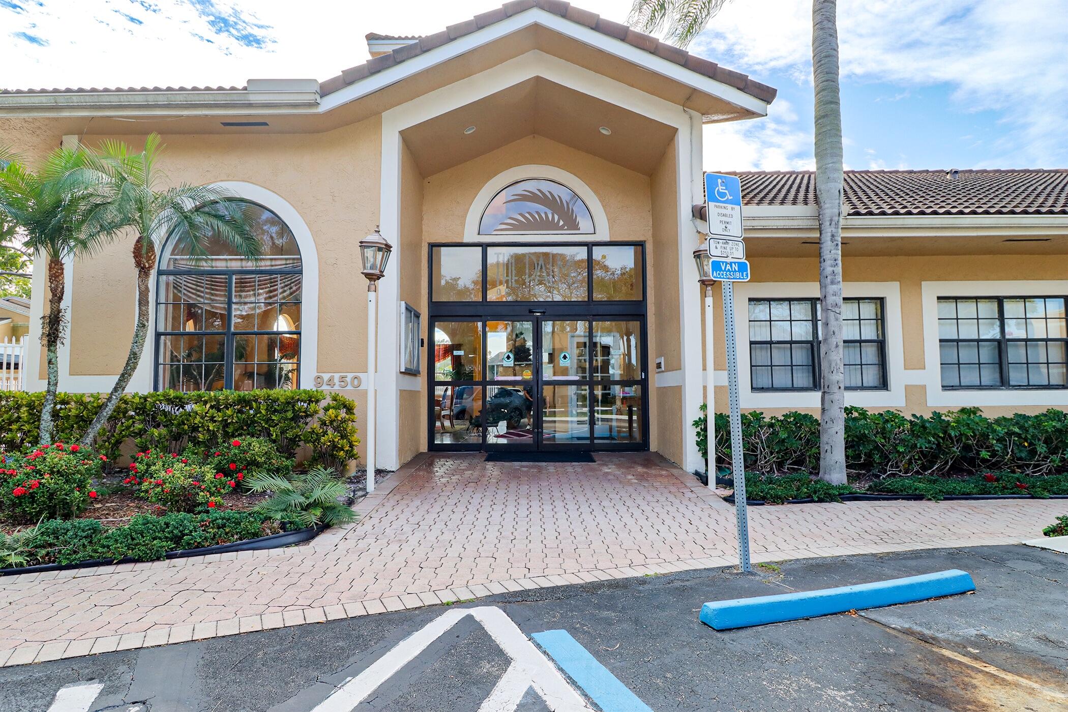 450 Palm Circle 106