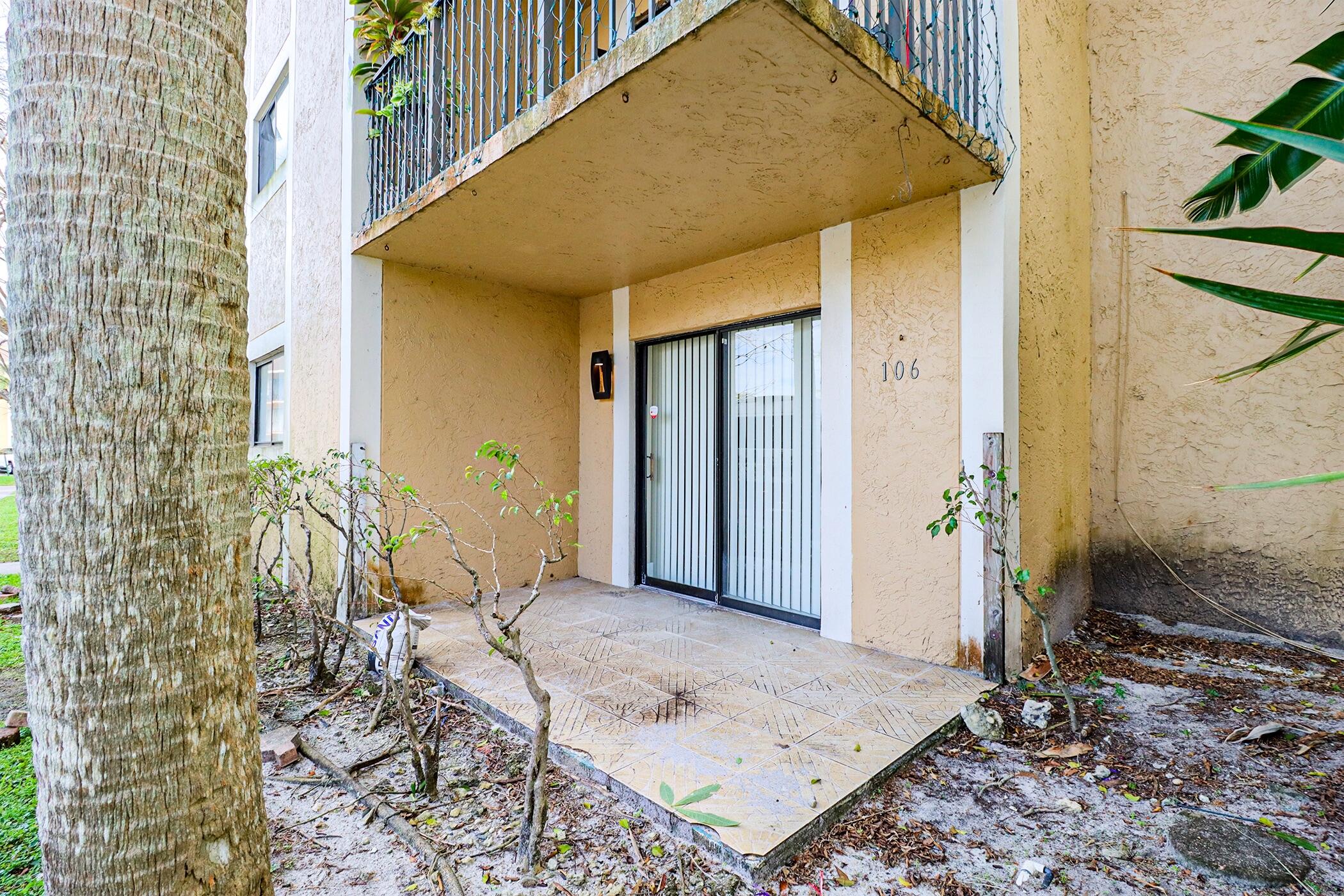 450 Palm Circle 106