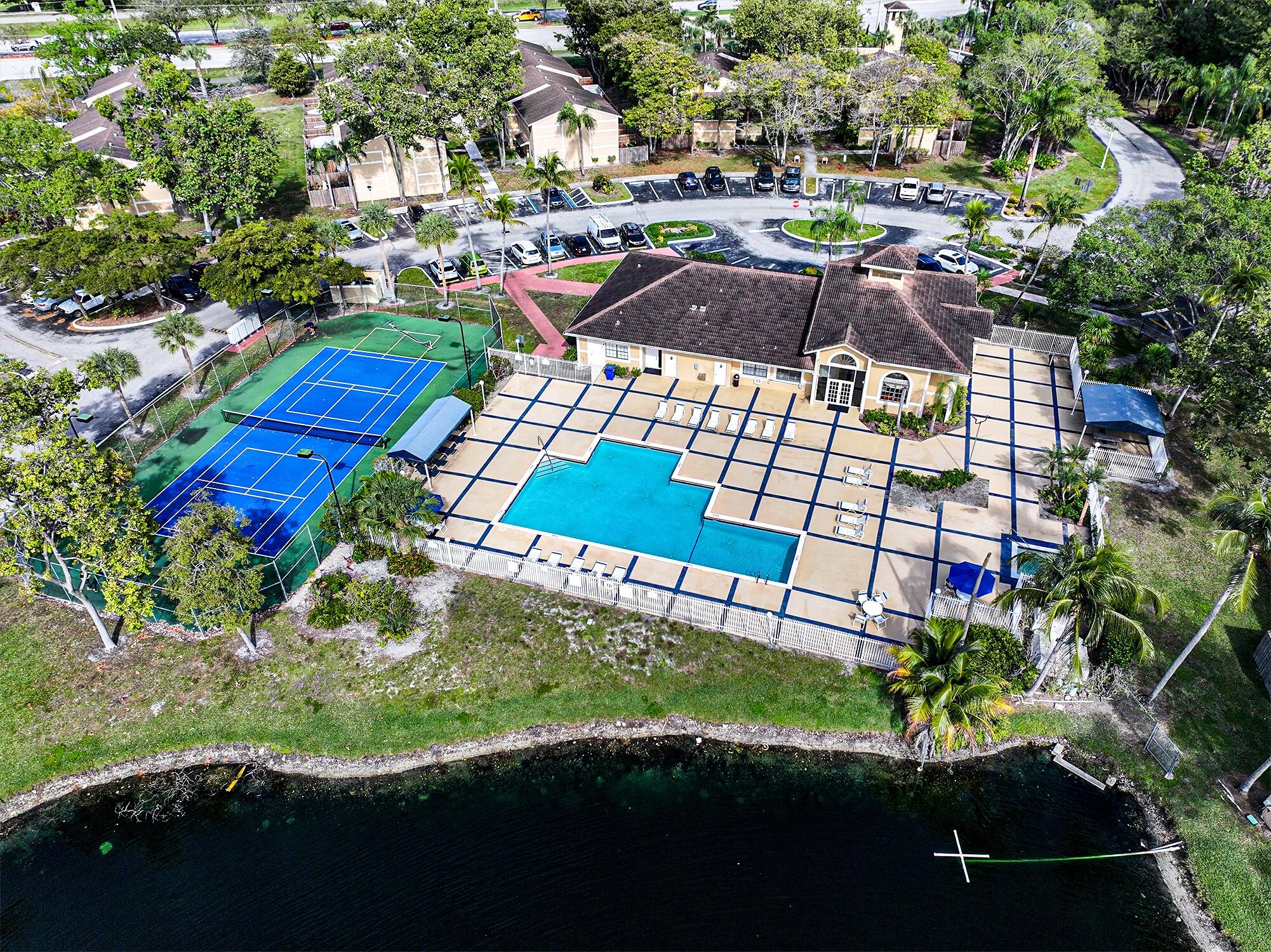 450 Palm Circle 106