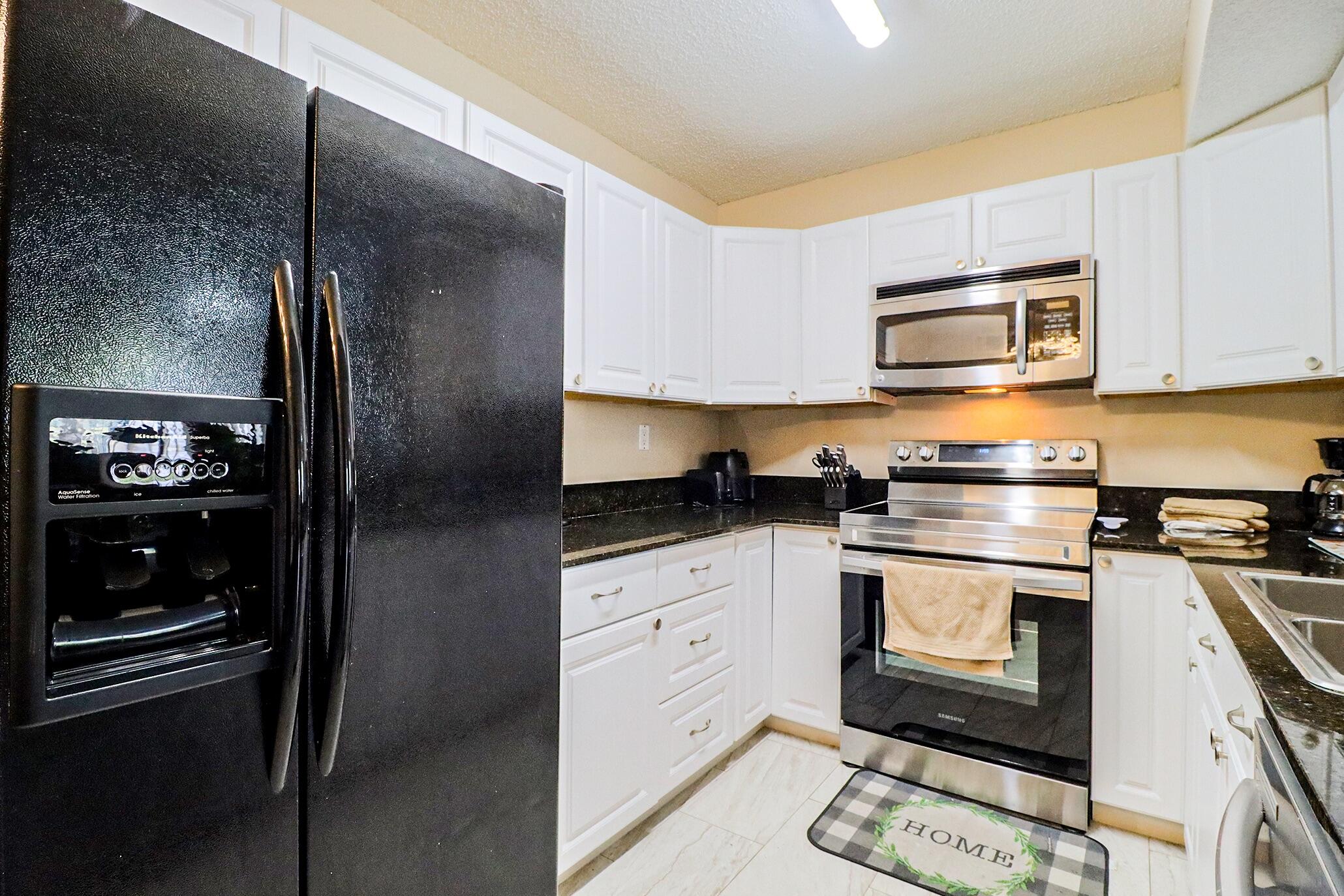 450 Palm Circle 106