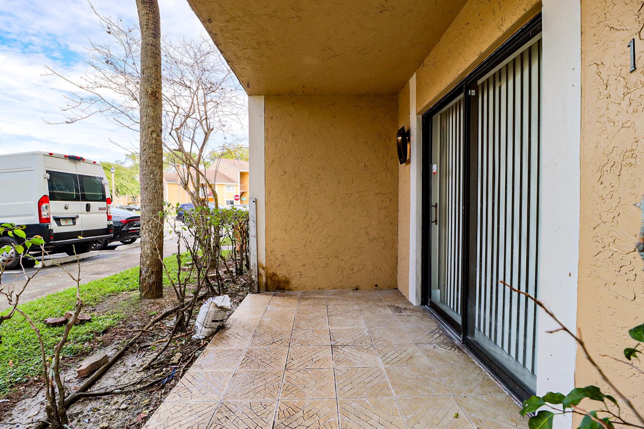 450 Palm Circle 106