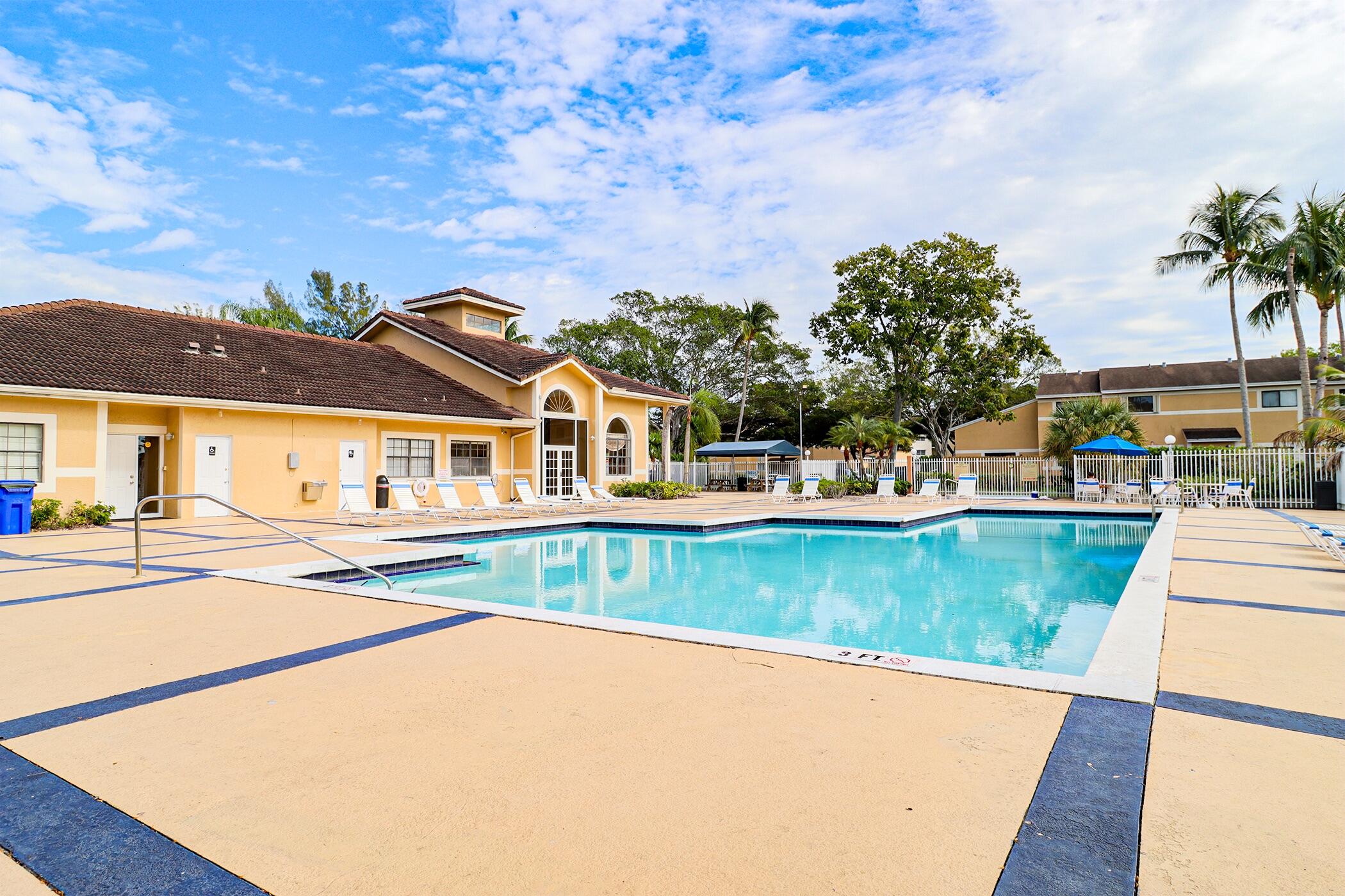 450 Palm Circle 106