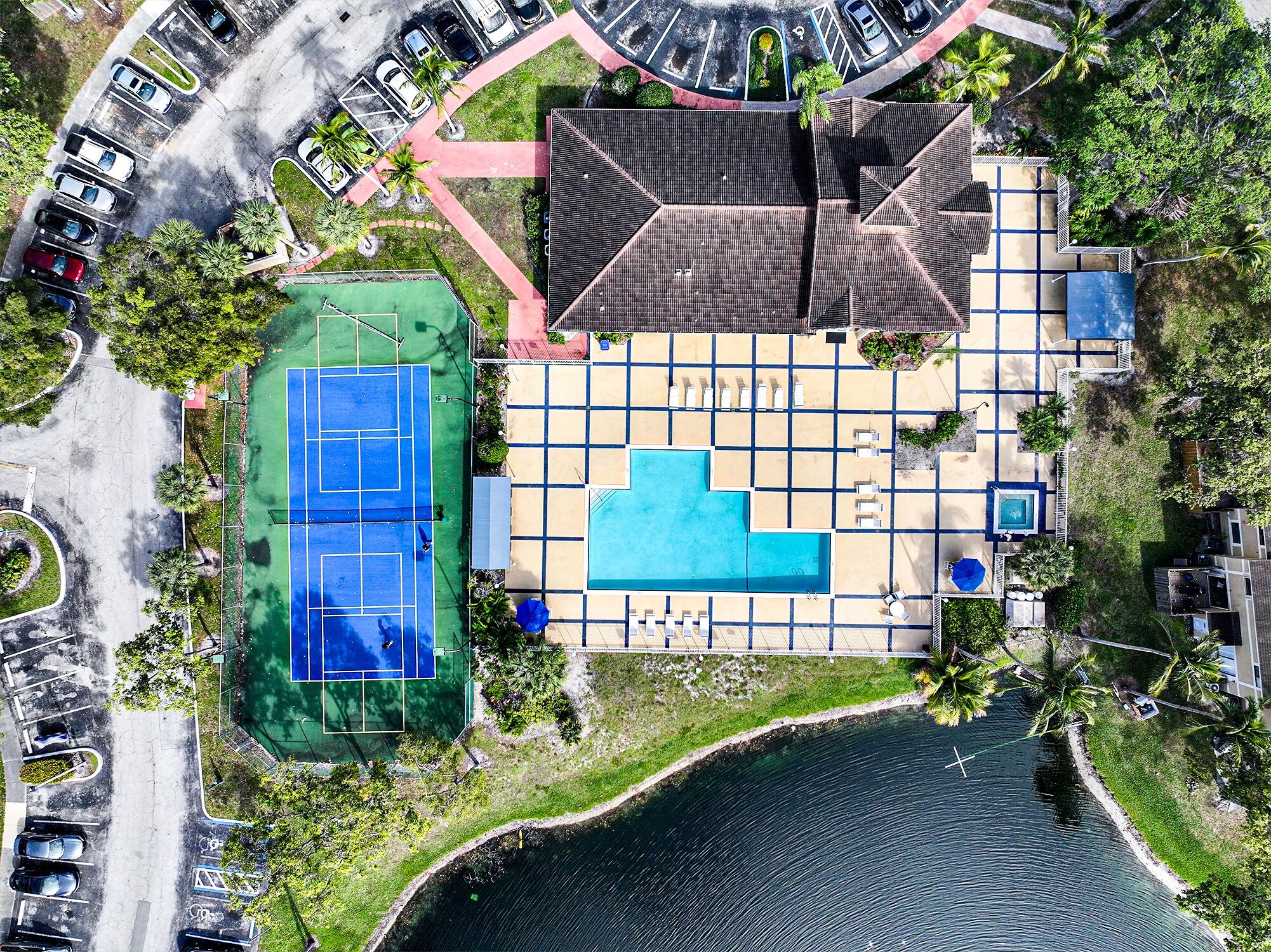 450 Palm Circle 106