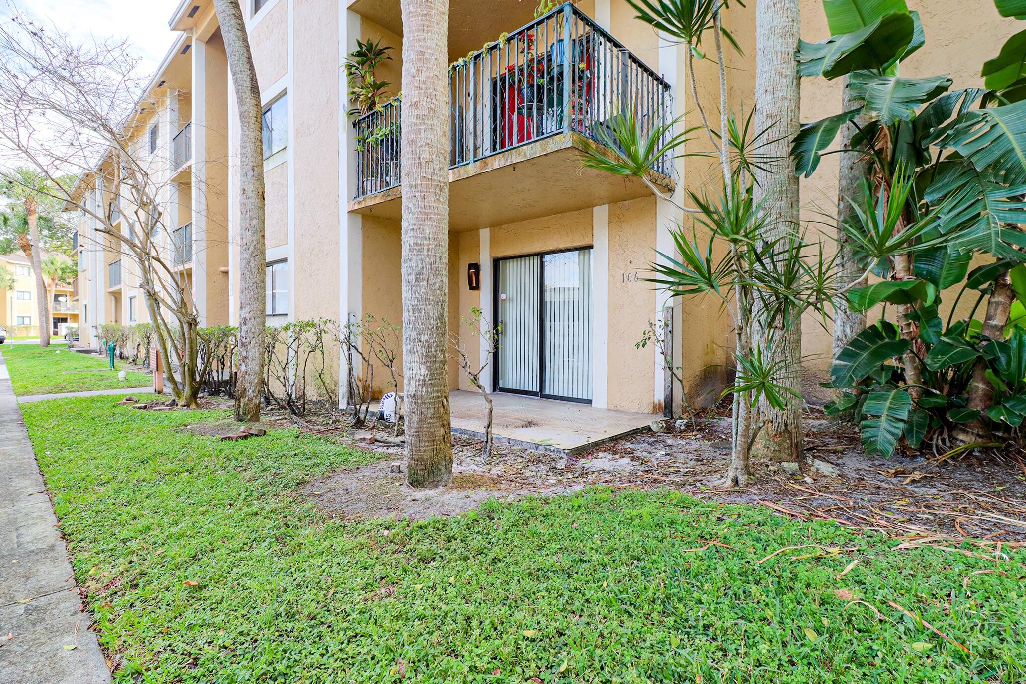 450 Palm Circle 106