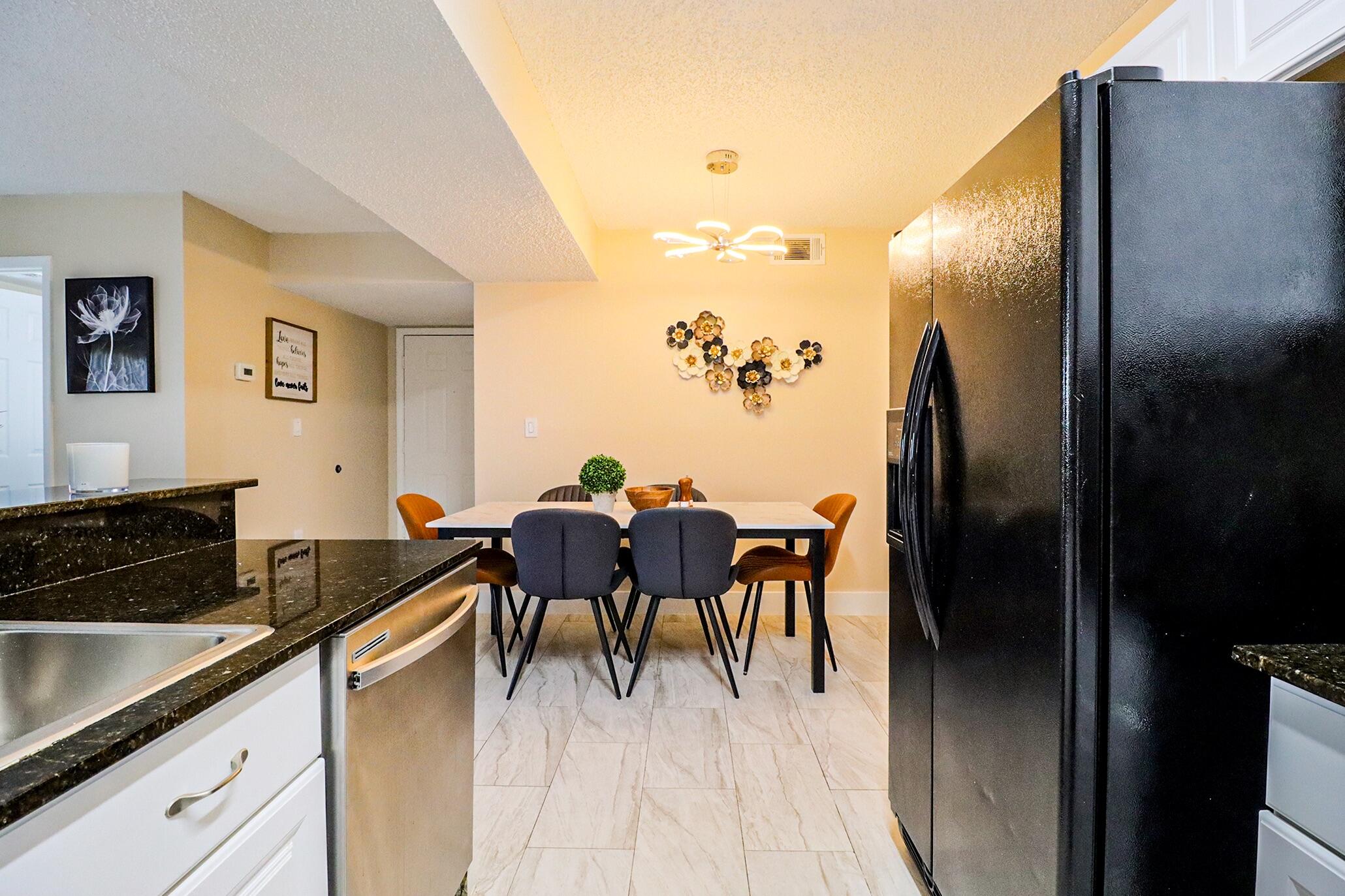 450 Palm Circle 106