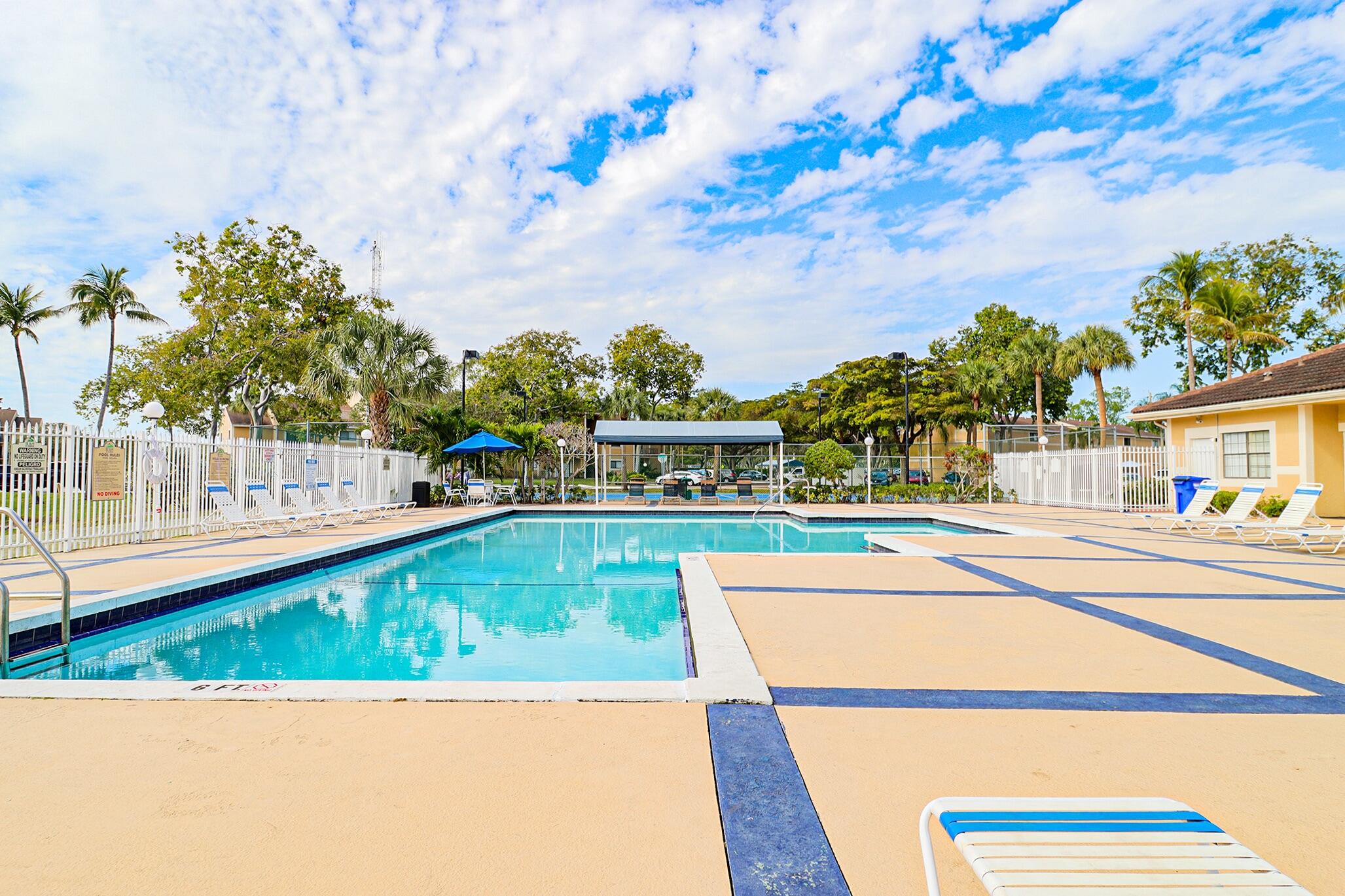 450 Palm Circle 106