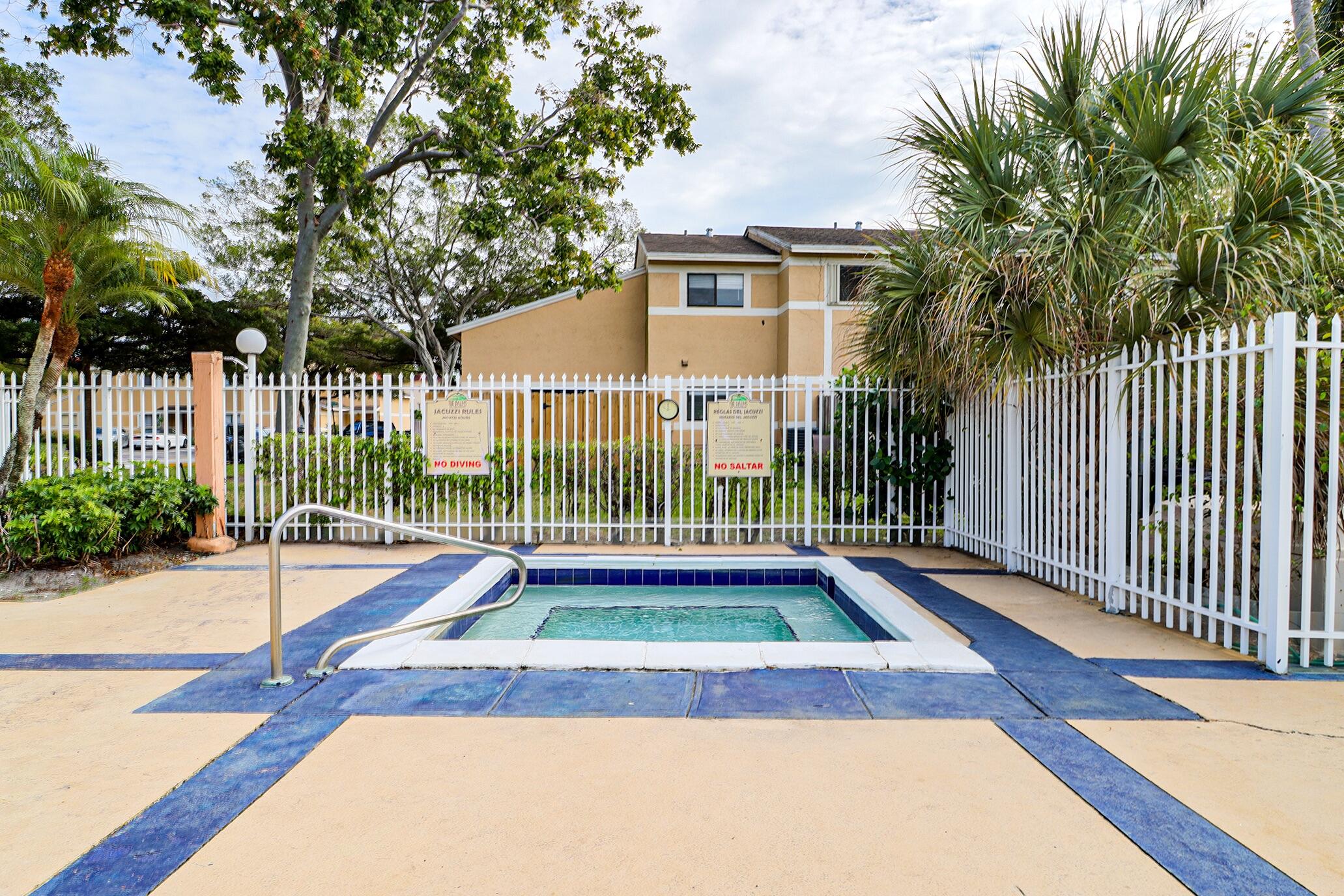 450 Palm Circle 106