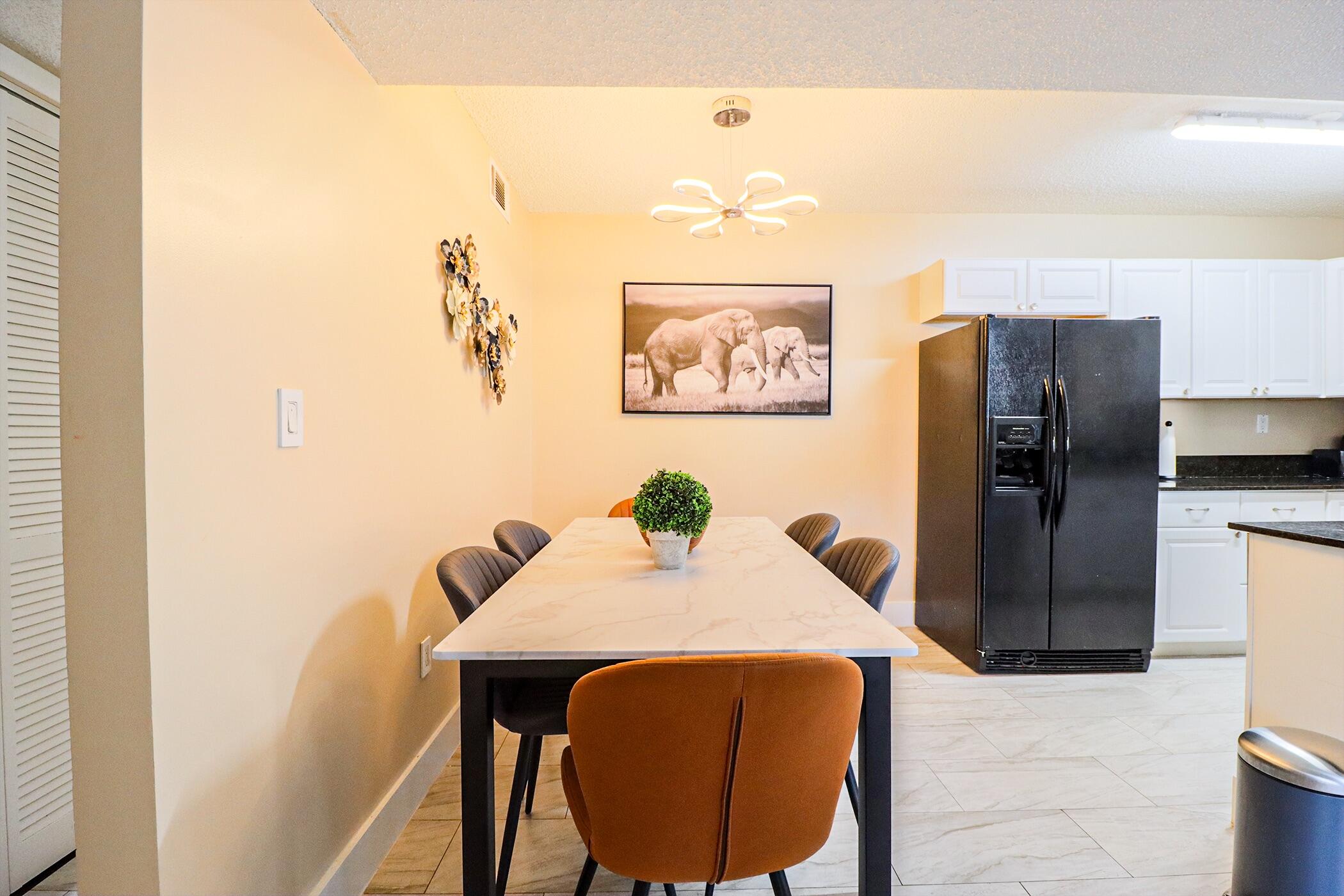 450 Palm Circle 106