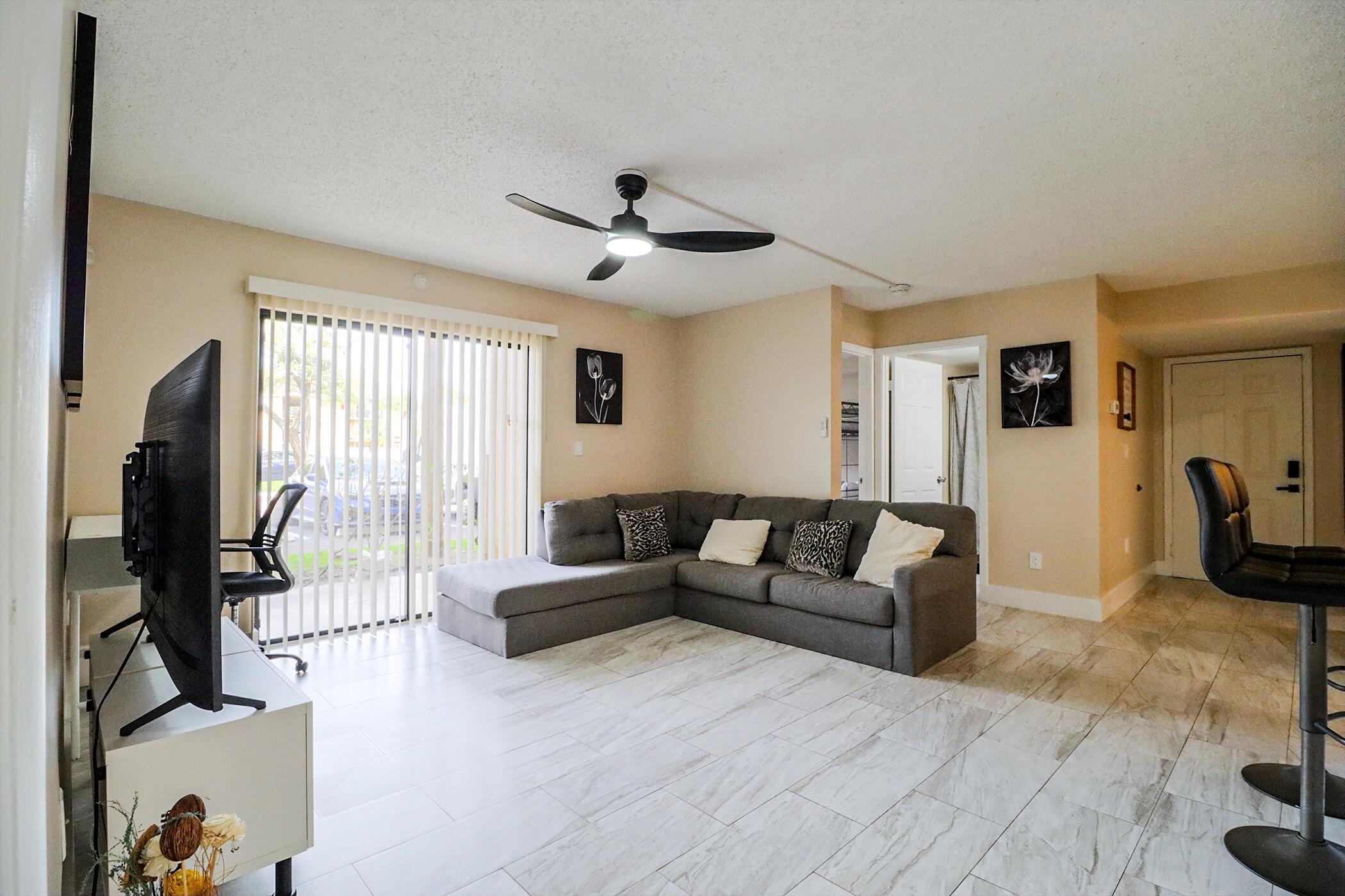 450 Palm Circle 106
