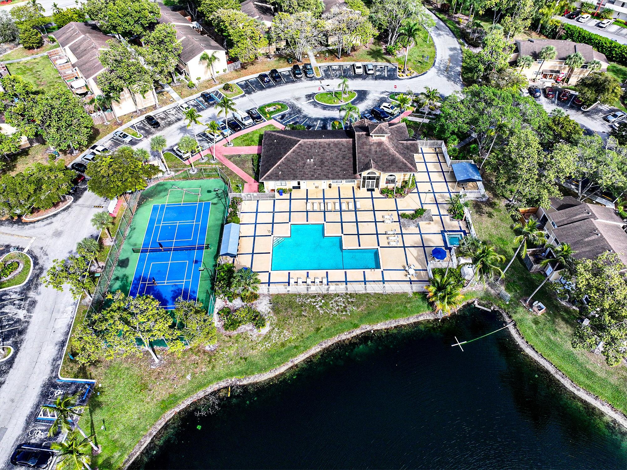 450 Palm Circle 106