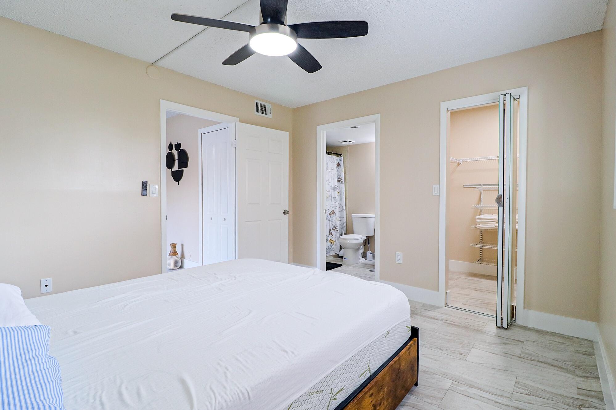 450 Palm Circle 106