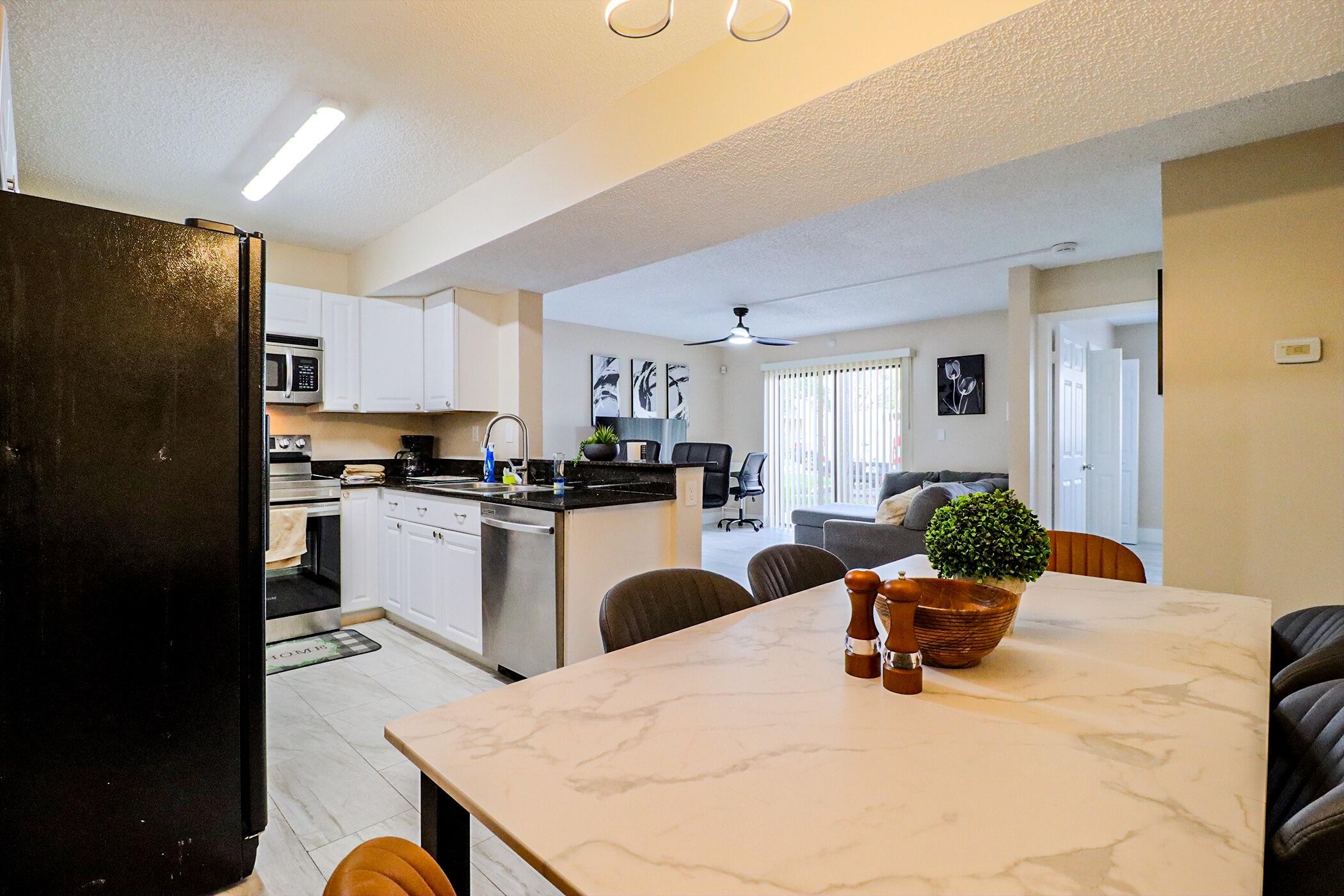 450 Palm Circle 106