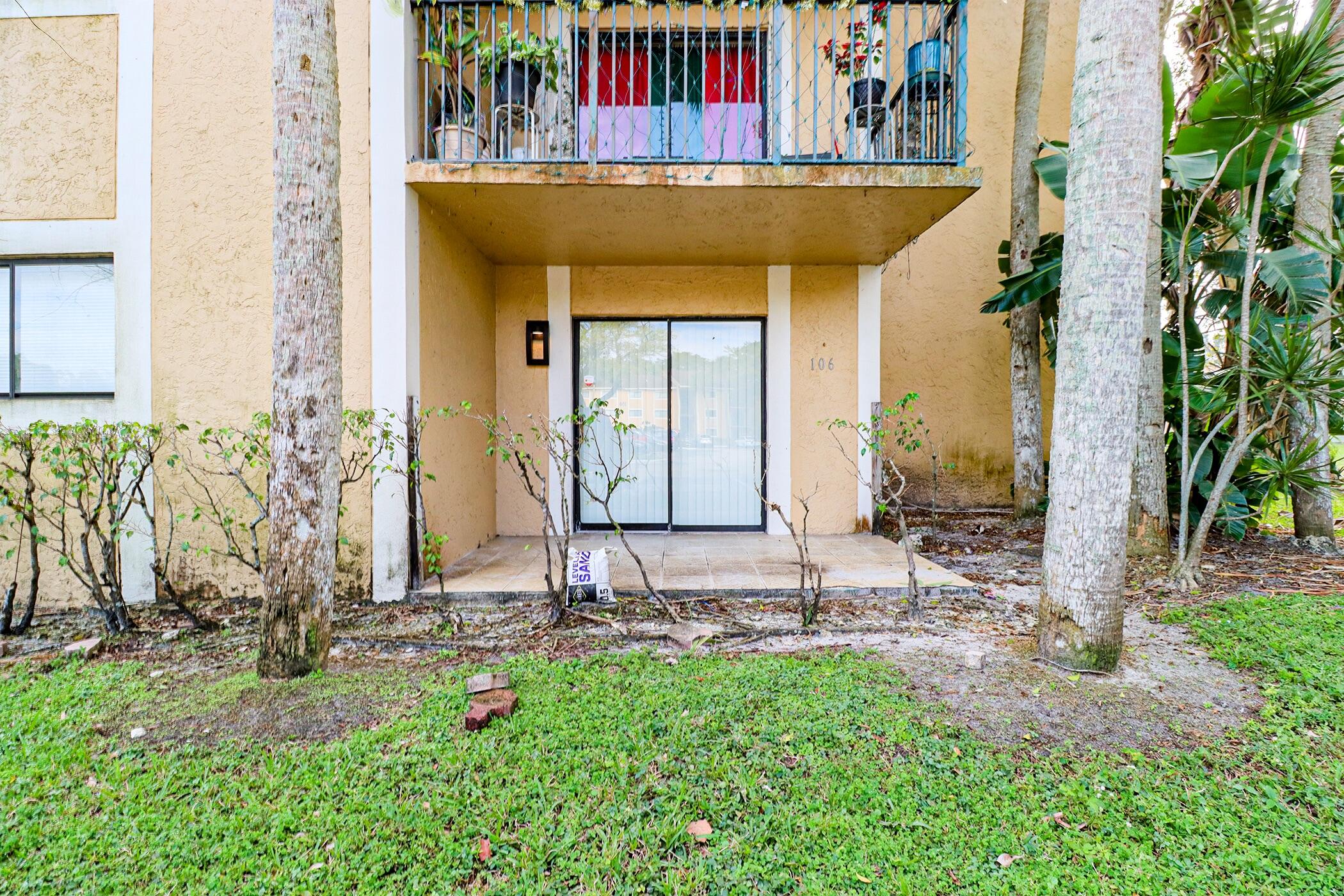 450 Palm Circle 106