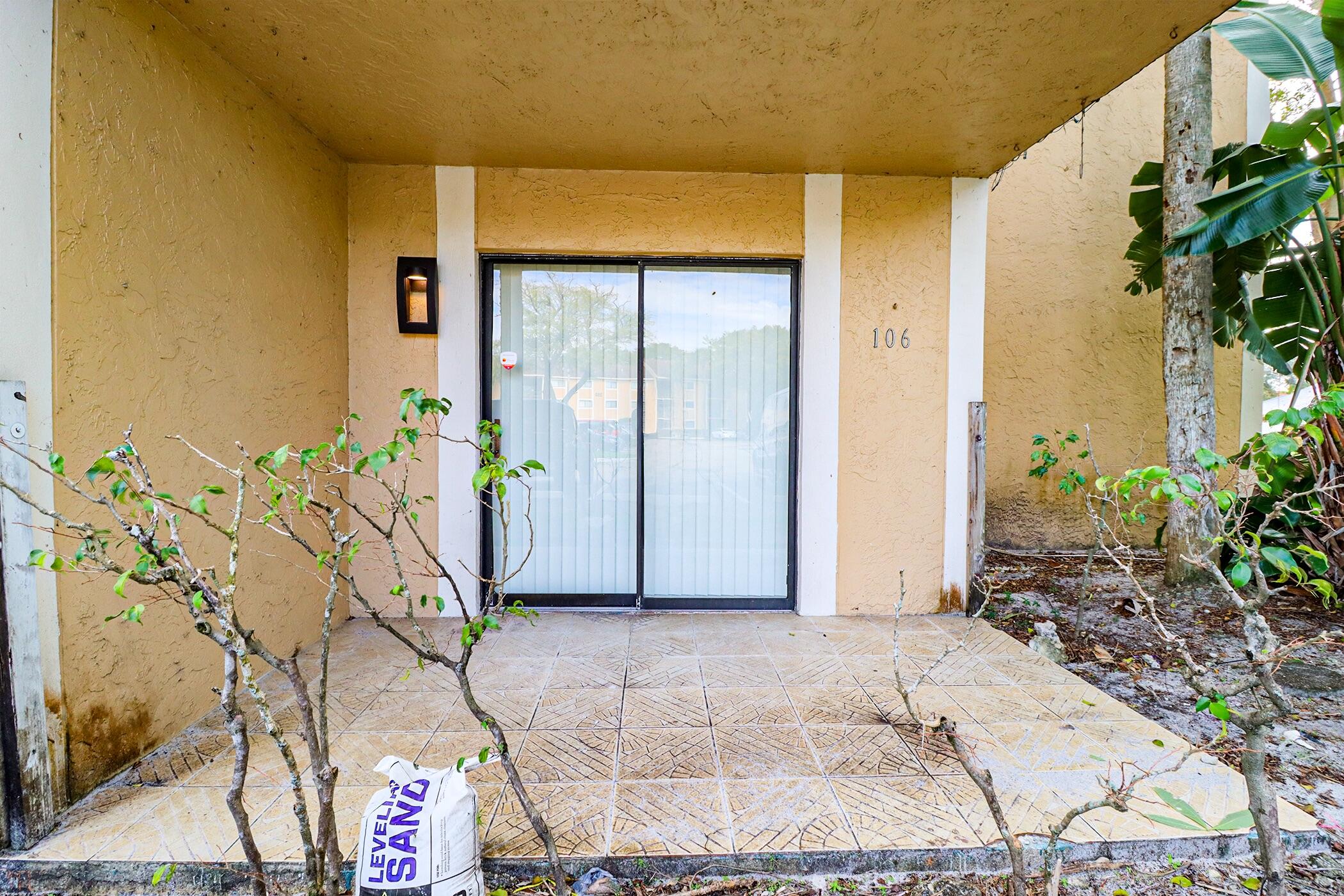 450 Palm Circle 106