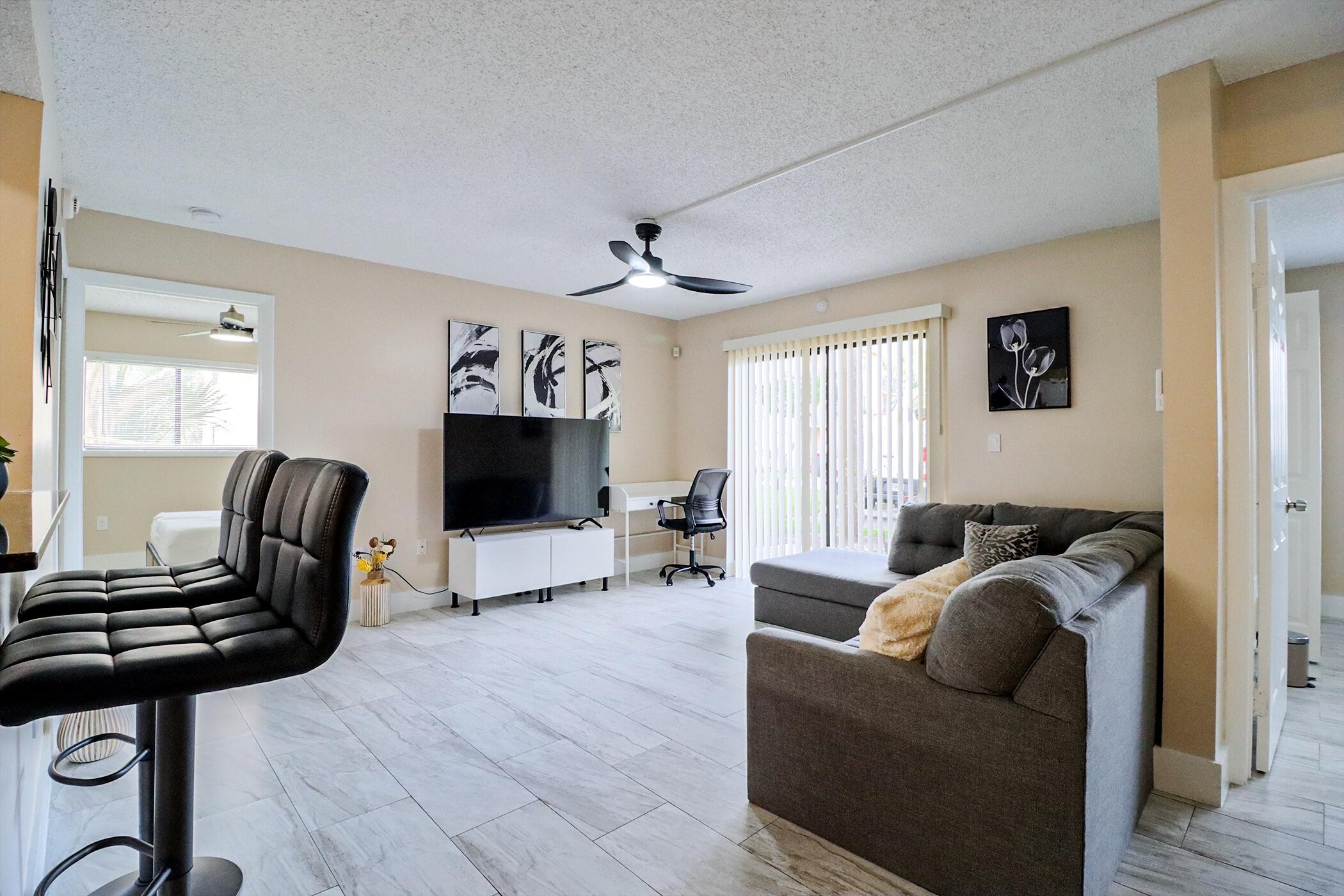 450 Palm Circle 106
