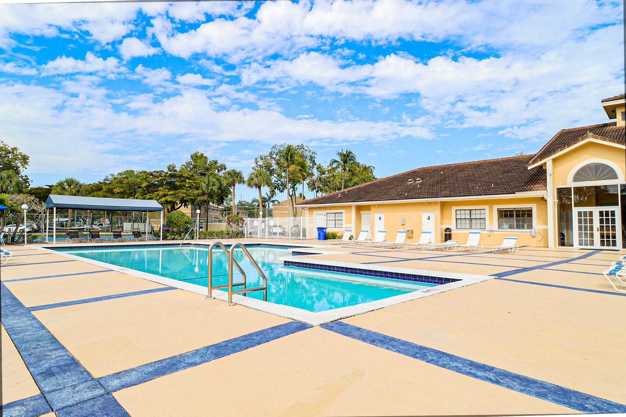 450 Palm Circle 106