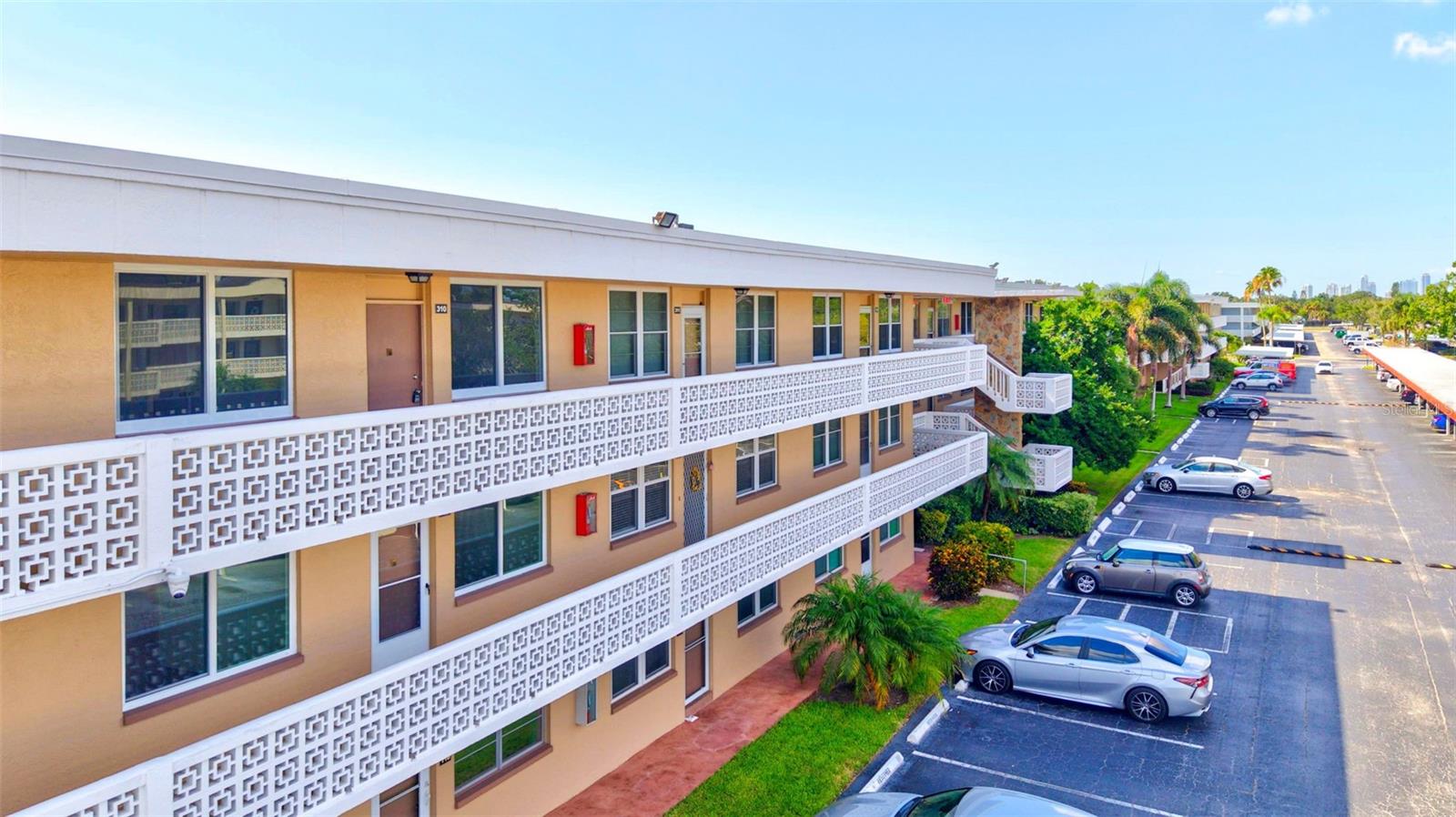 5095 BAY ST NE #310