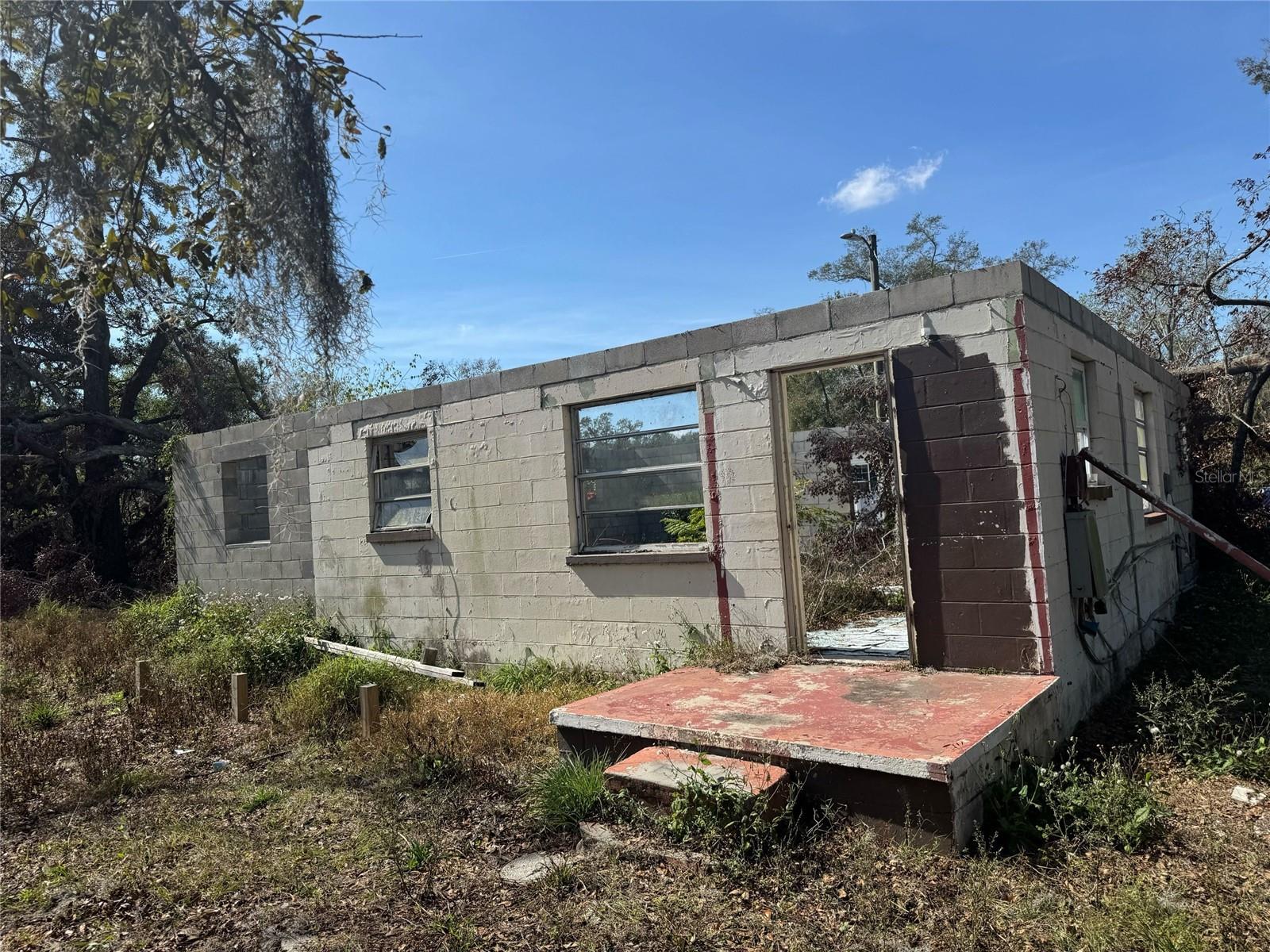 342 LETTIE LN
