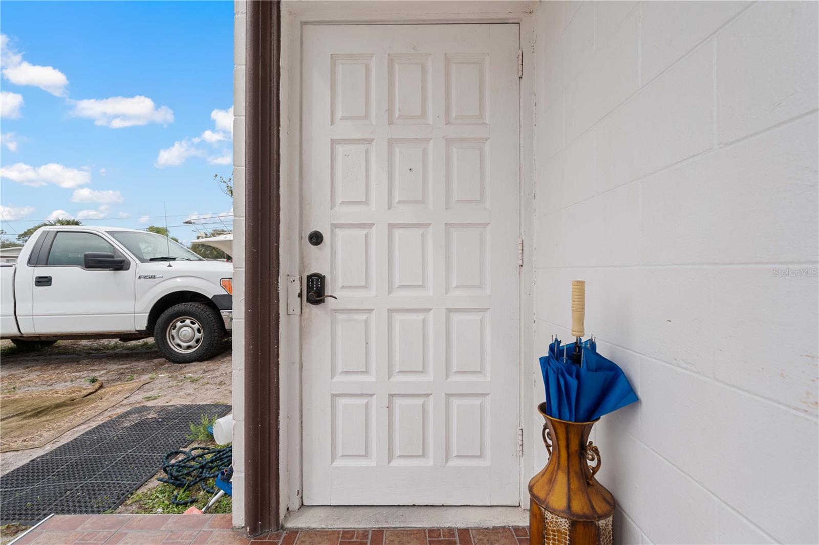 5607 LARIMER DR