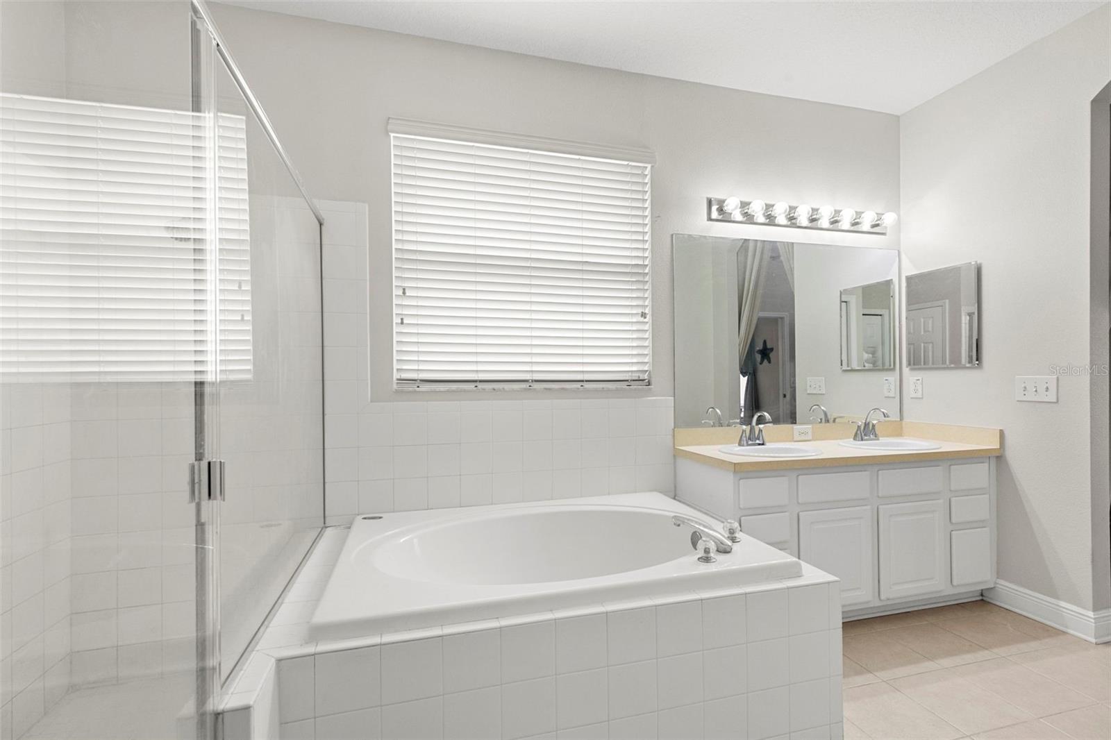 9505 LAUREL LEDGE DR