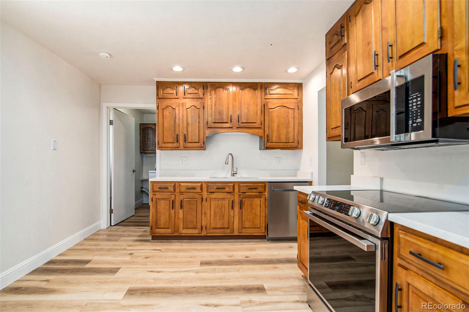 7446 S Elm Court